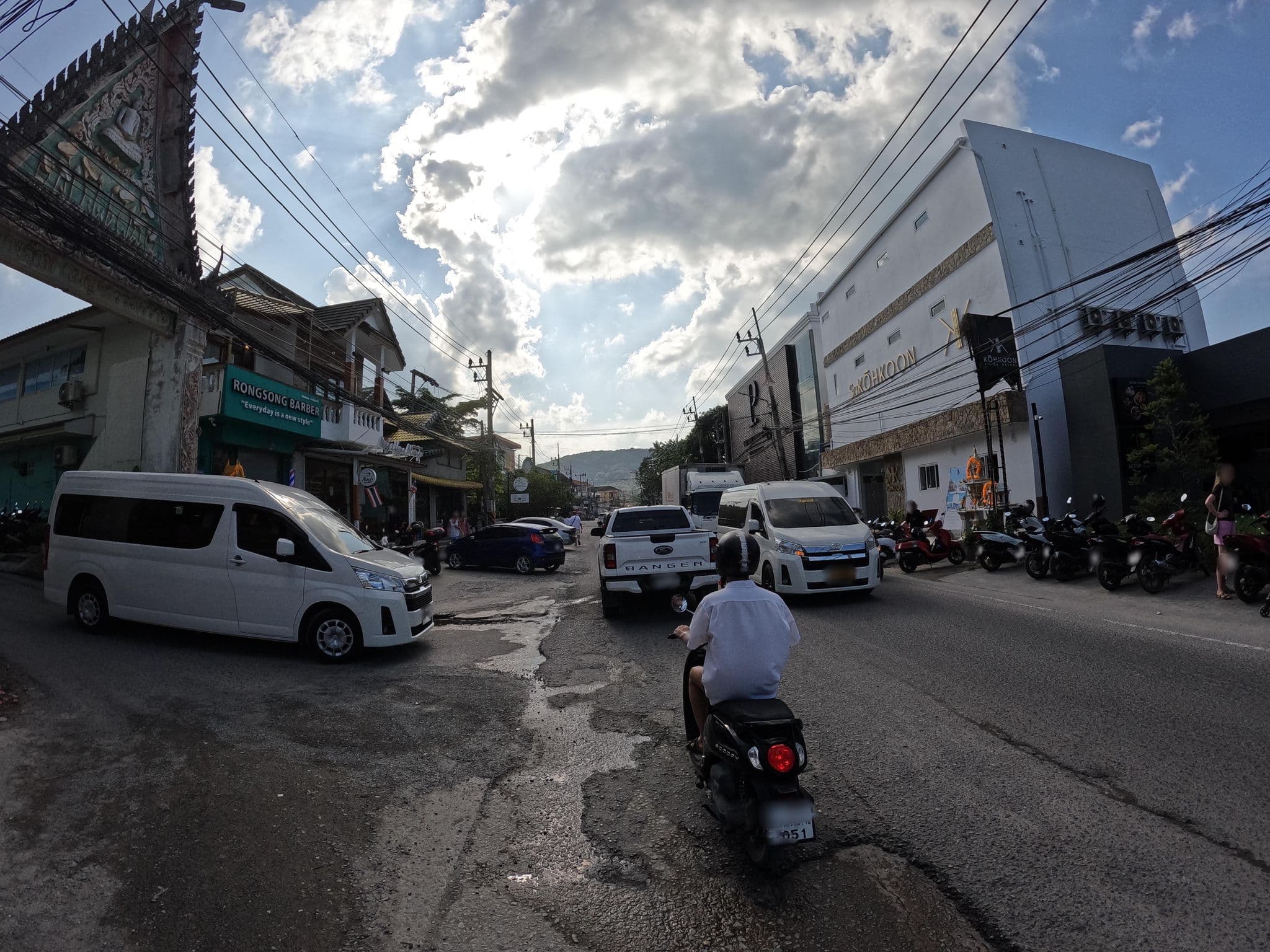 Street view near Ban Haad Sai Villa, Ko Samui — © lucomsky (CC BY-SA · Mapillary)