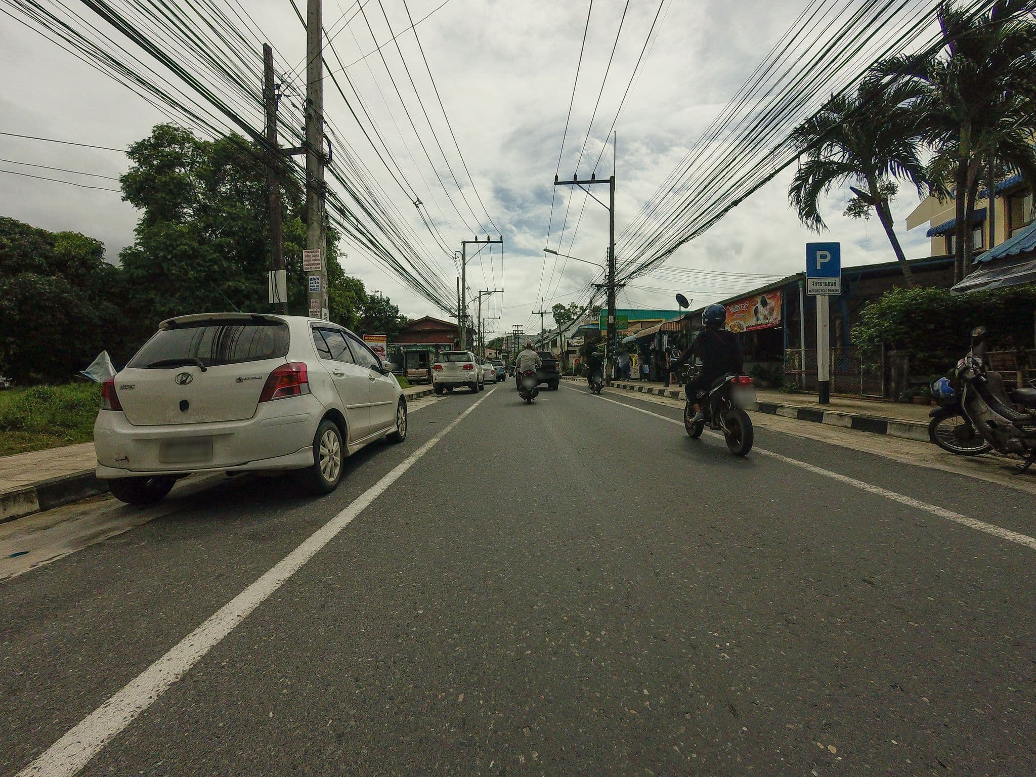 Street view near โรงแรมวังบัว, Ko Samui — © esario (CC BY-SA · Mapillary)