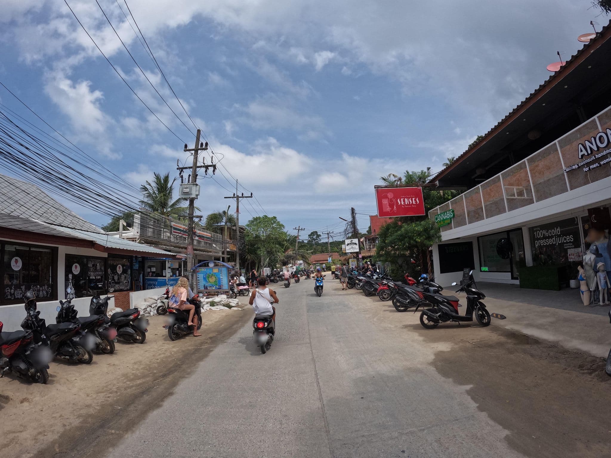 Street view near TropiCoco, Ko Pha Ngan — © lucomsky (CC BY-SA · Mapillary)