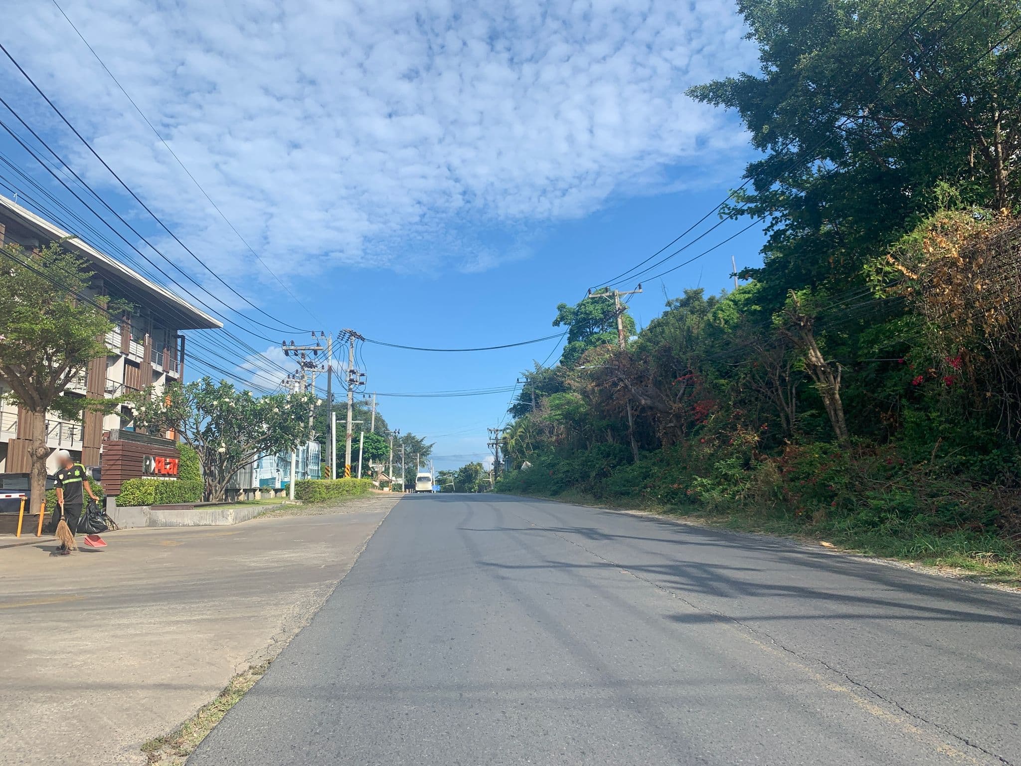 Street view near Punnpreeda Pool Villa Beachfront Resort & Hotel, Ko Samui — © emseesee (CC BY-SA · Mapillary)