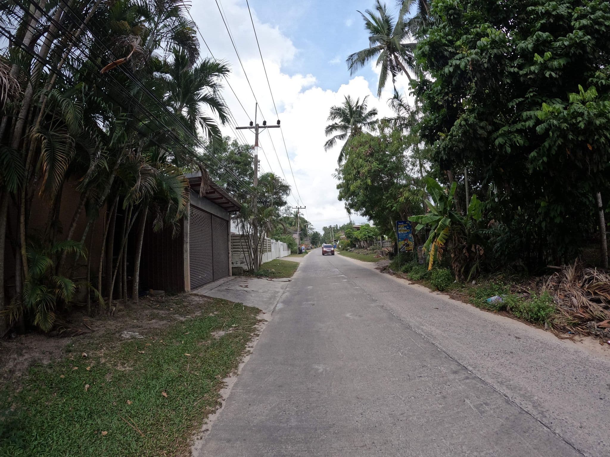 Street view near zebirлога, Ko Pha Ngan — © lucomsky (CC BY-SA · Mapillary)