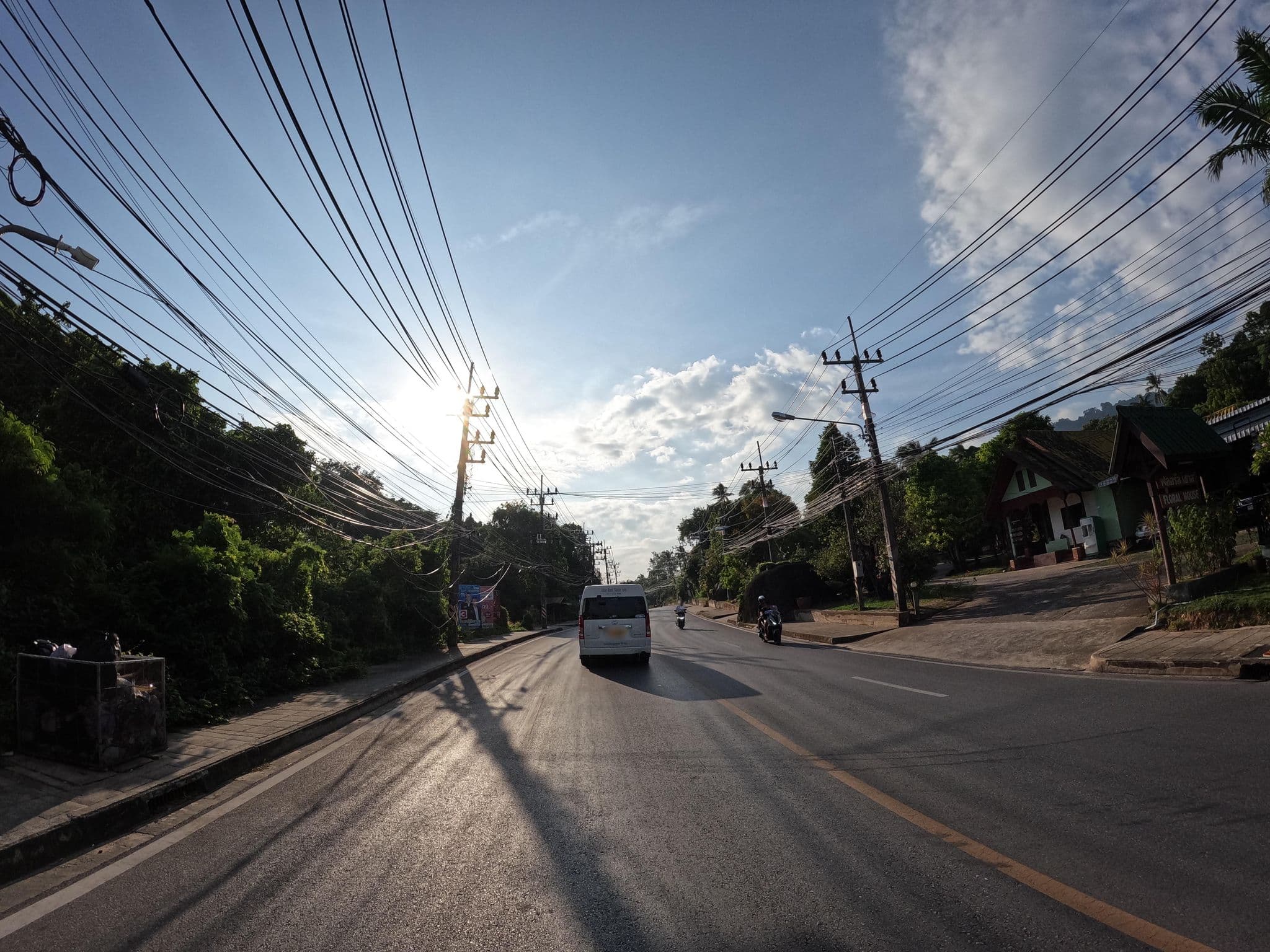 Street view near La Tin House (ละติน เฮ้าส์), Ko Samui — © lucomsky (CC BY-SA · Mapillary)