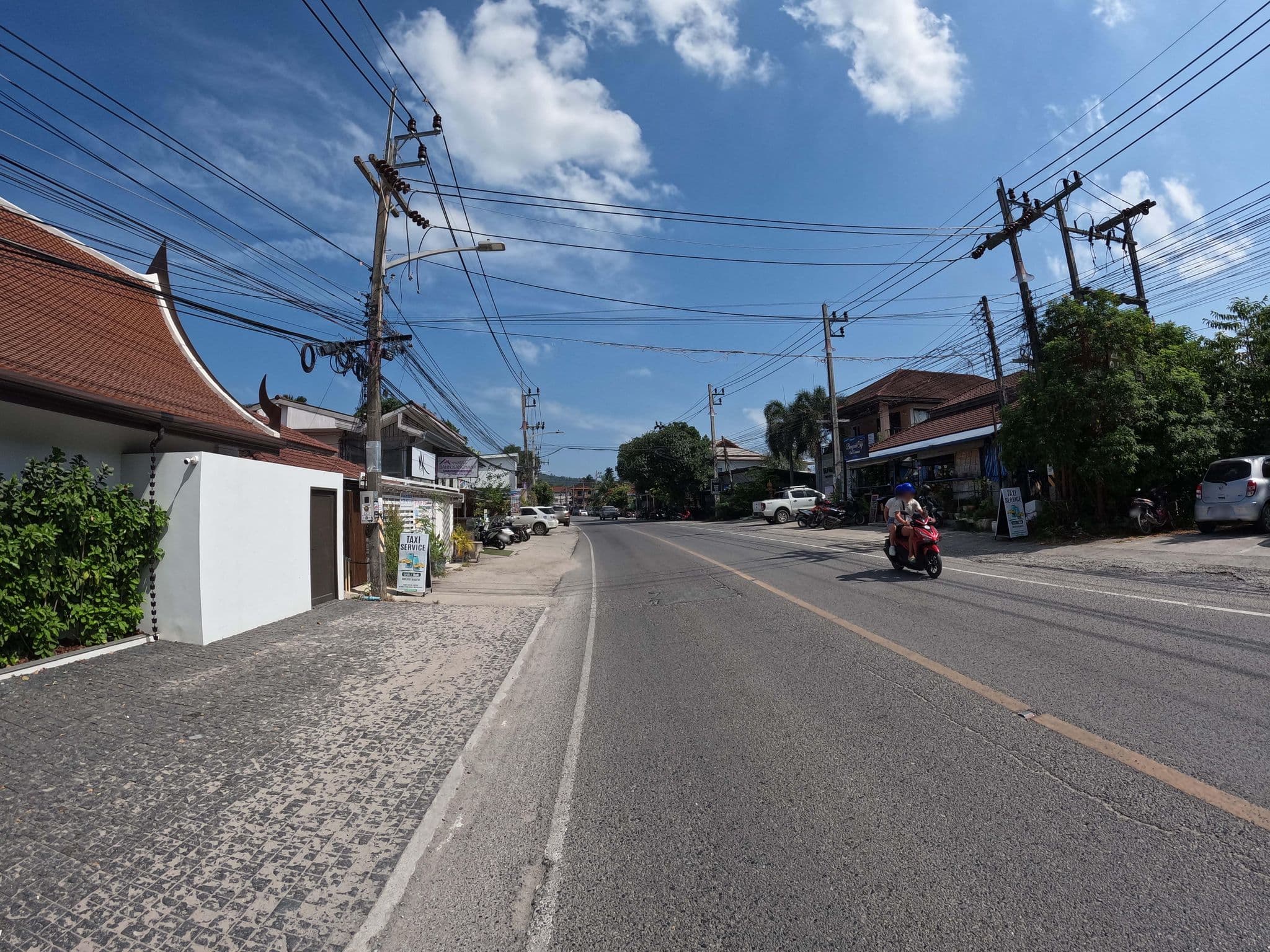 Street view near Deva Samui Resort & Spa, Ko Samui — © lucomsky (CC BY-SA · Mapillary)
