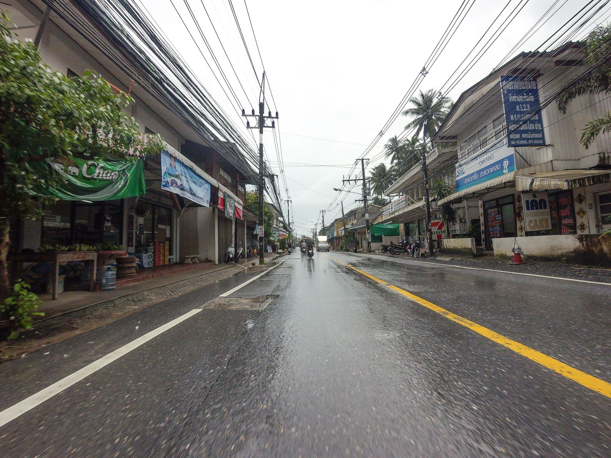 Street view near Lamai Central Hotel, Ko Samui — © esario (CC BY-SA · Mapillary)