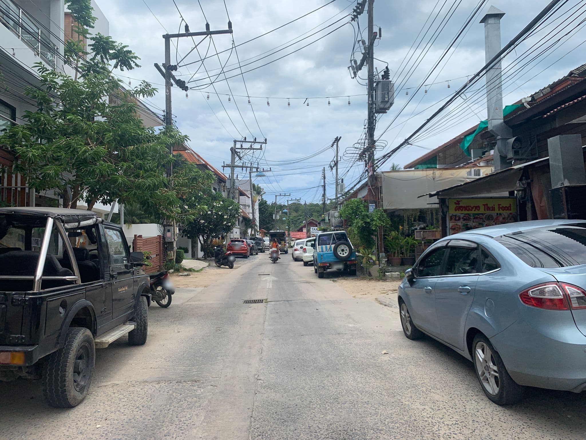 Street view near Hacienda, Ko Samui — © emseesee (CC BY-SA · Mapillary)