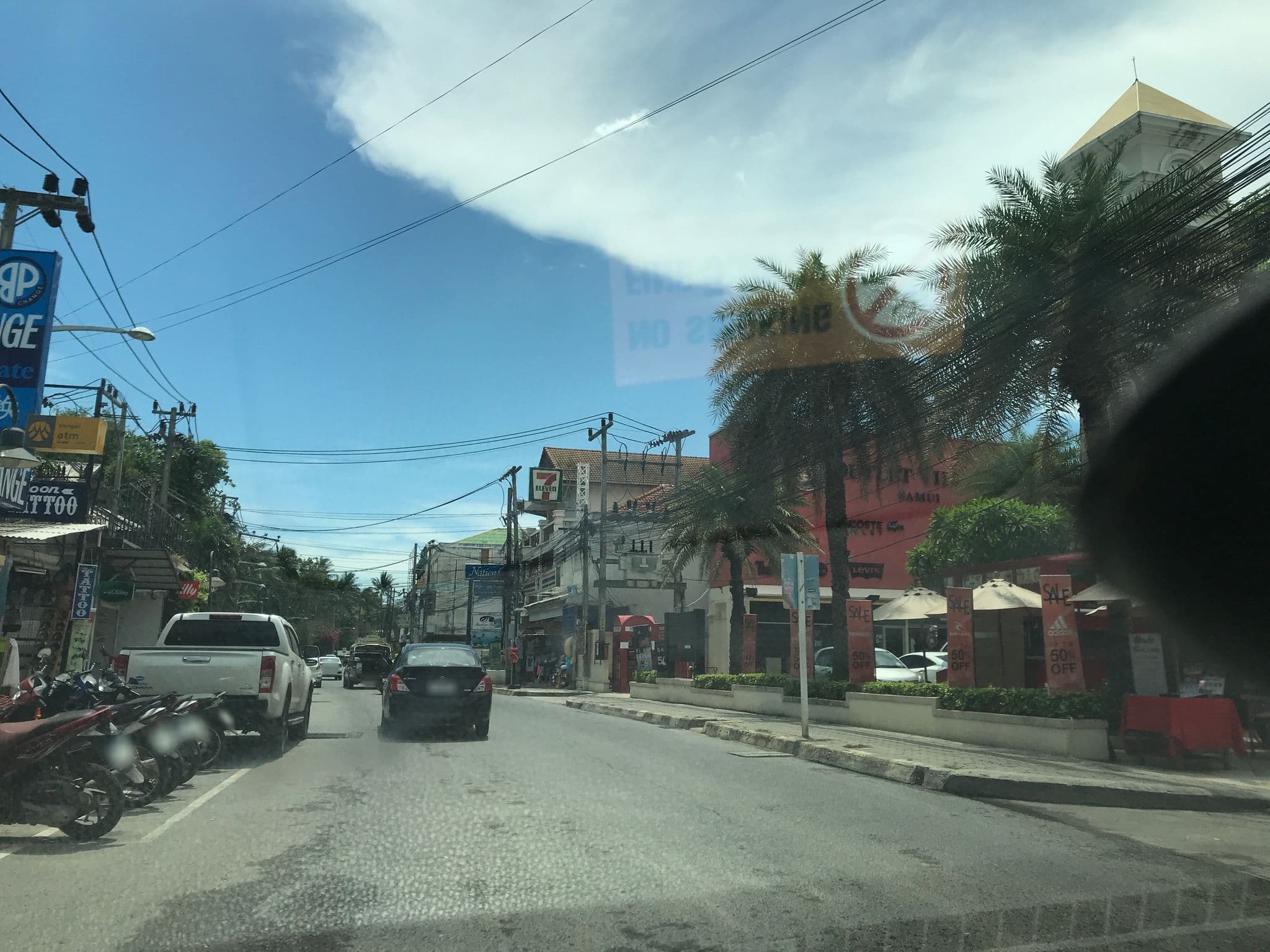 Street view near Chaweng Beach Hotel, Ko Samui — © kchere16 (CC BY-SA · Mapillary)