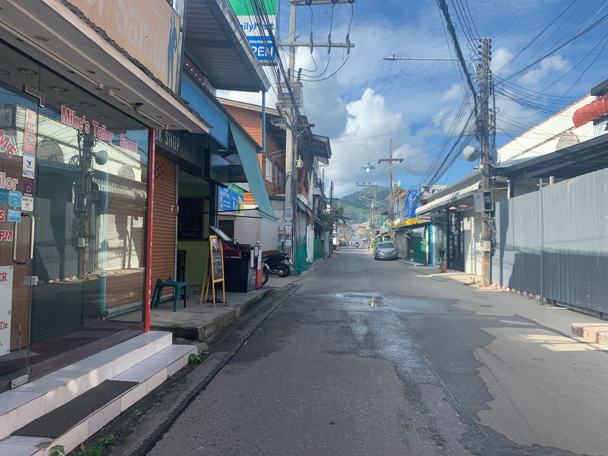 Street view near Fisherman's House (ฟิชเชอร์แมนเฮาส์), Ko Samui — © emseesee (CC BY-SA · Mapillary)