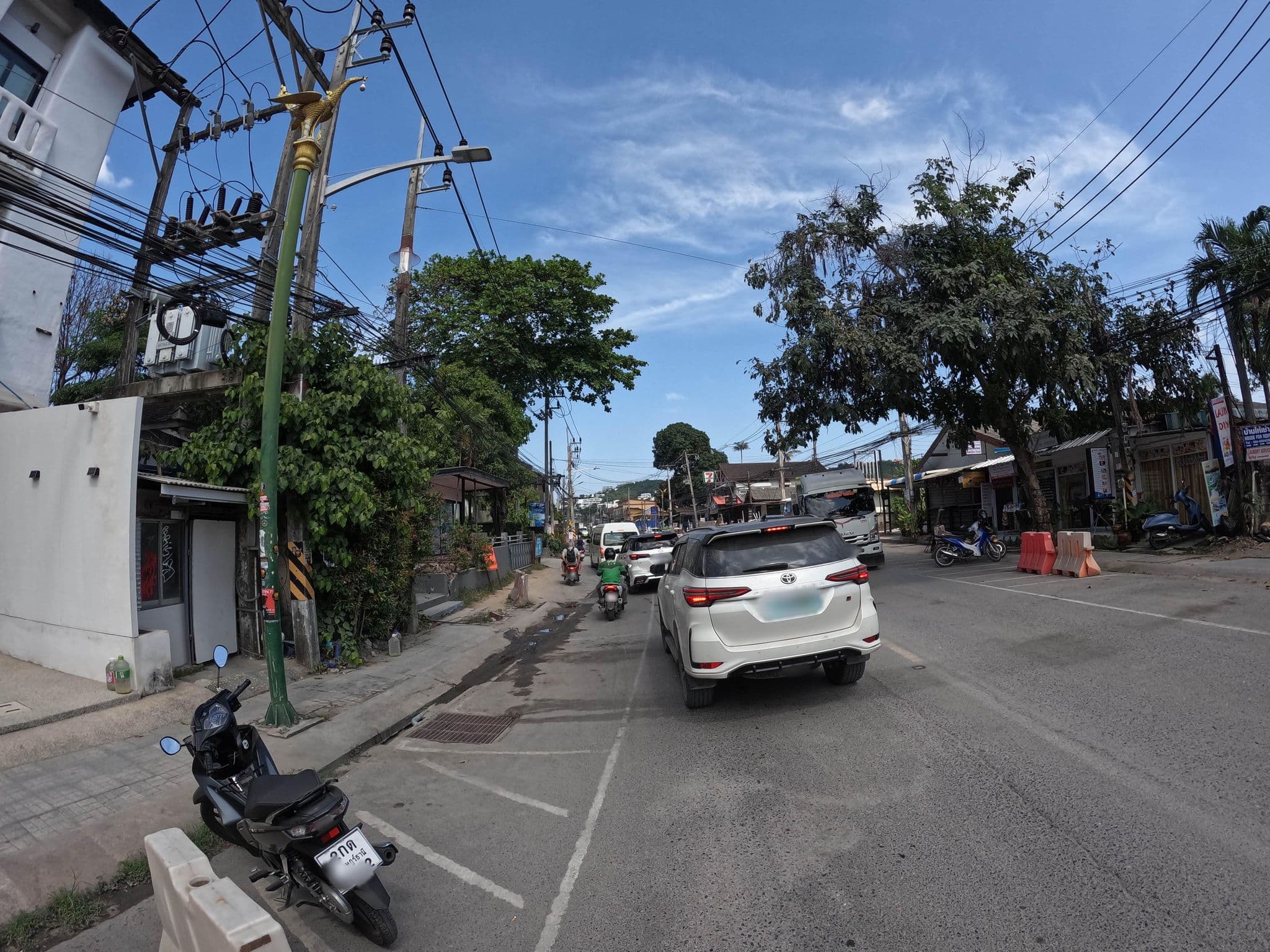 Street view near Punnpreeda Hip Resort, Ko Samui — © lucomsky (CC BY-SA · Mapillary)