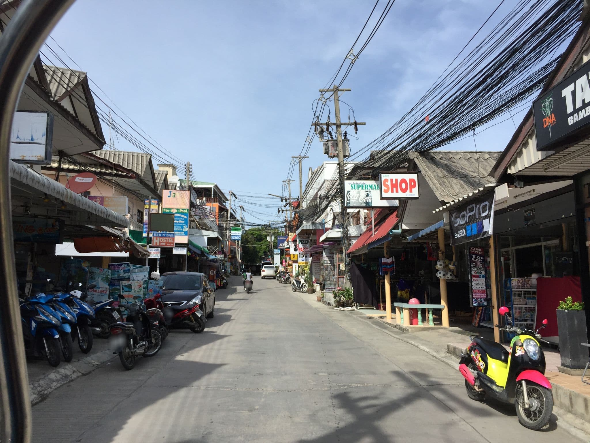 Street view near Wild & Wandering Backpacker Hostel & Bar, Ko Pha Ngan — © noon2911 (CC BY-SA · Mapillary)
