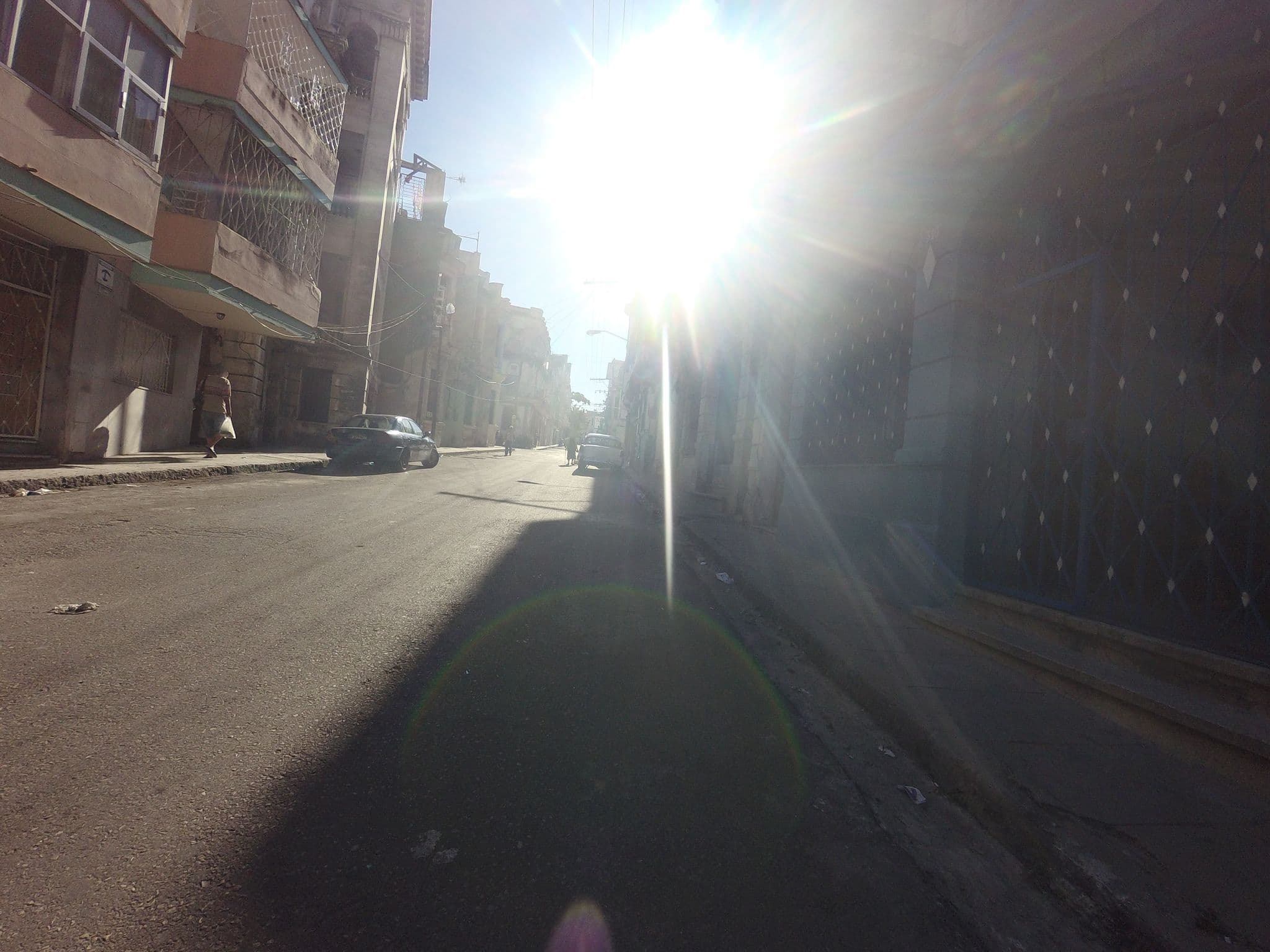 Street view near Casa de María y Lino, Havana