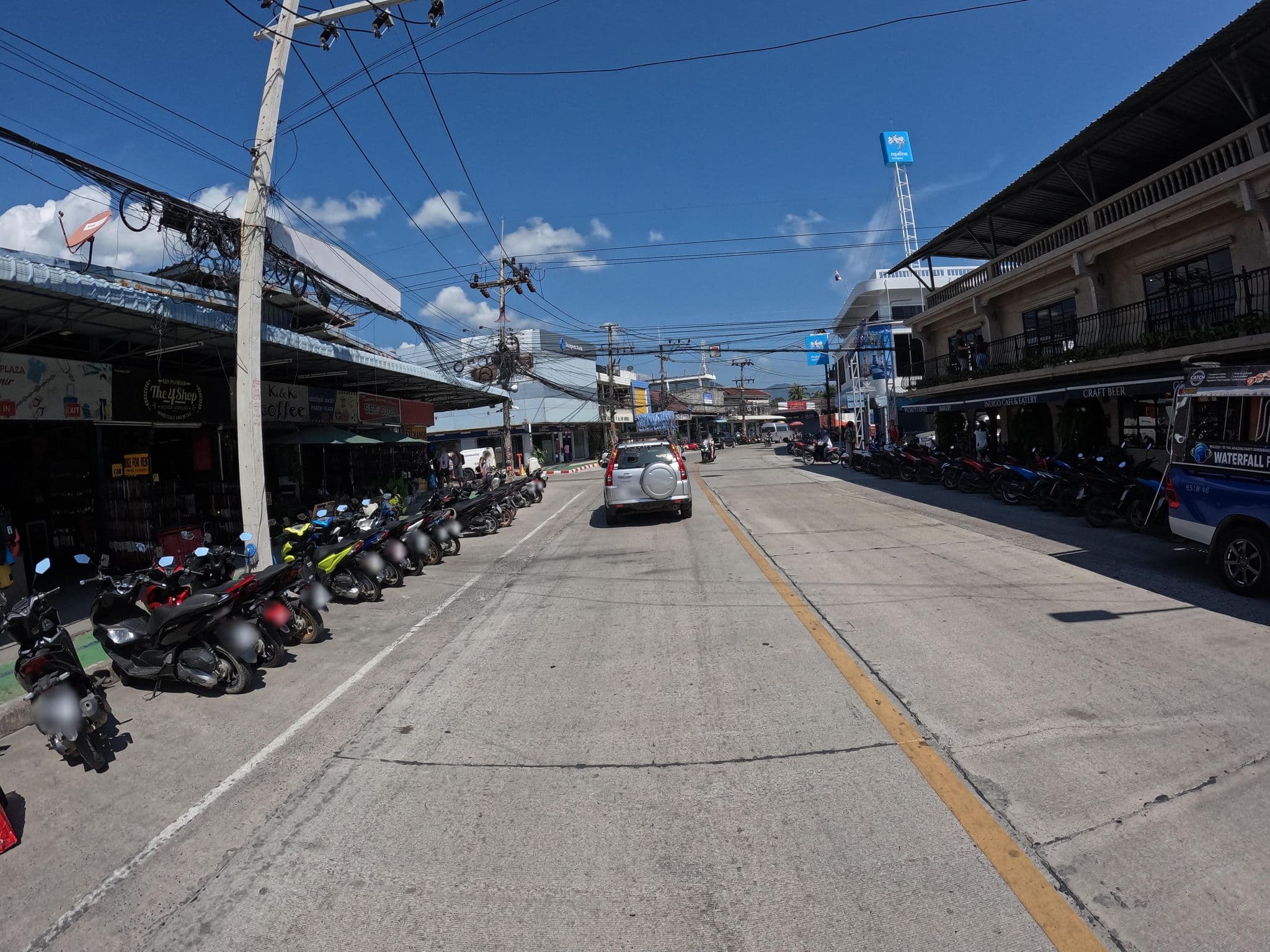 Street view near Buakao Inn, Ko Pha Ngan — © lucomsky (CC BY-SA · Mapillary)