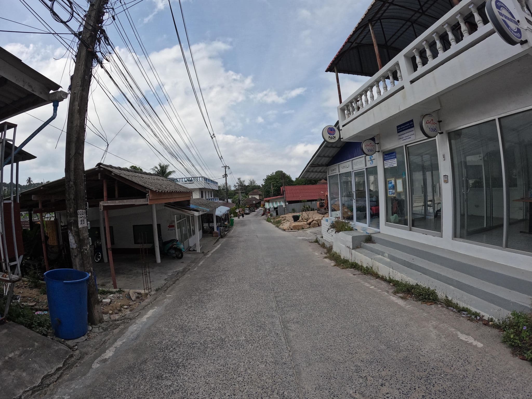 Street view near Reggae Village, Ko Pha Ngan — © lucomsky (CC BY-SA · Mapillary)
