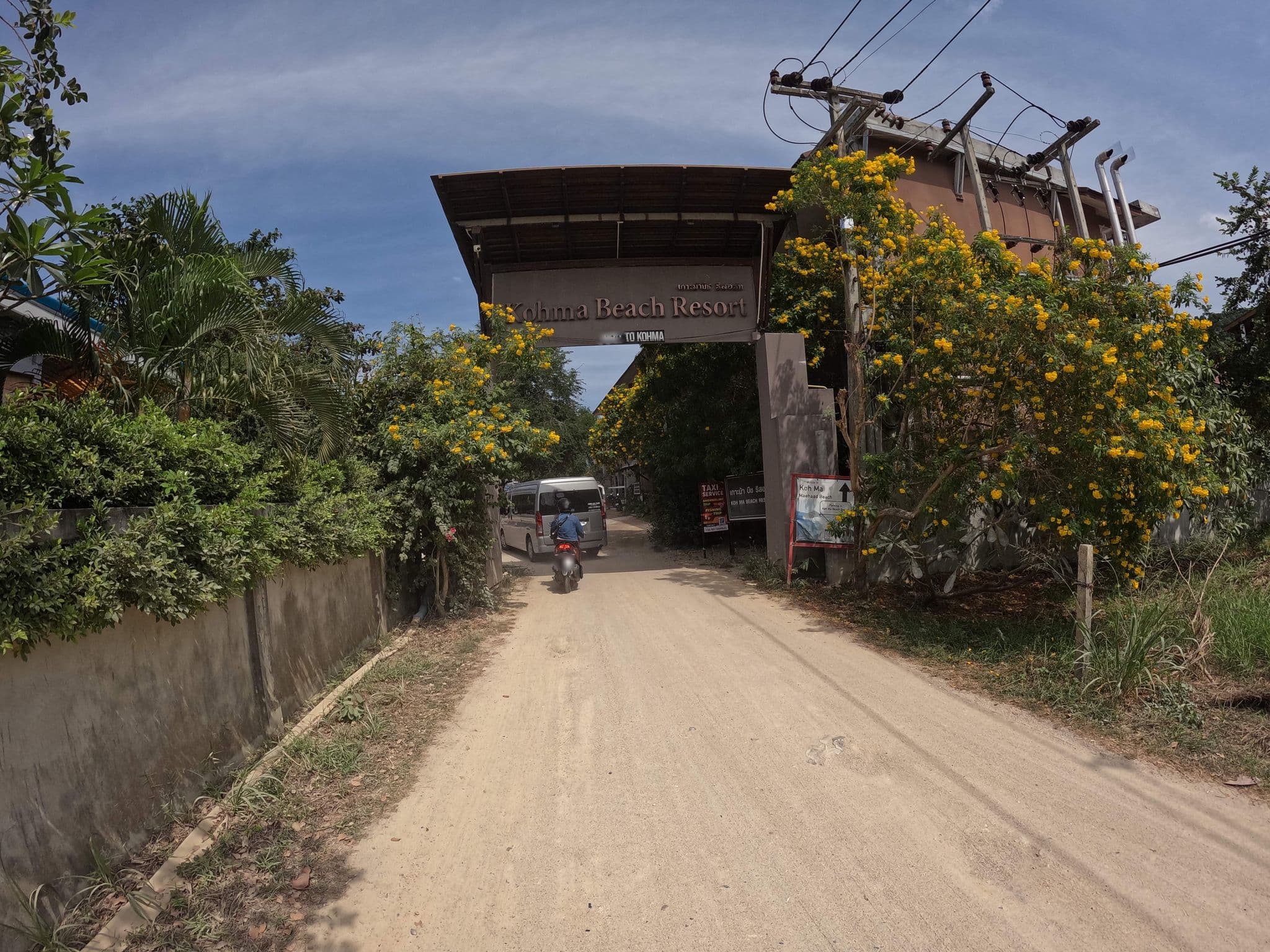 Street view near Swimming Pool, Ko Pha Ngan — © lucomsky (CC BY-SA · Mapillary)