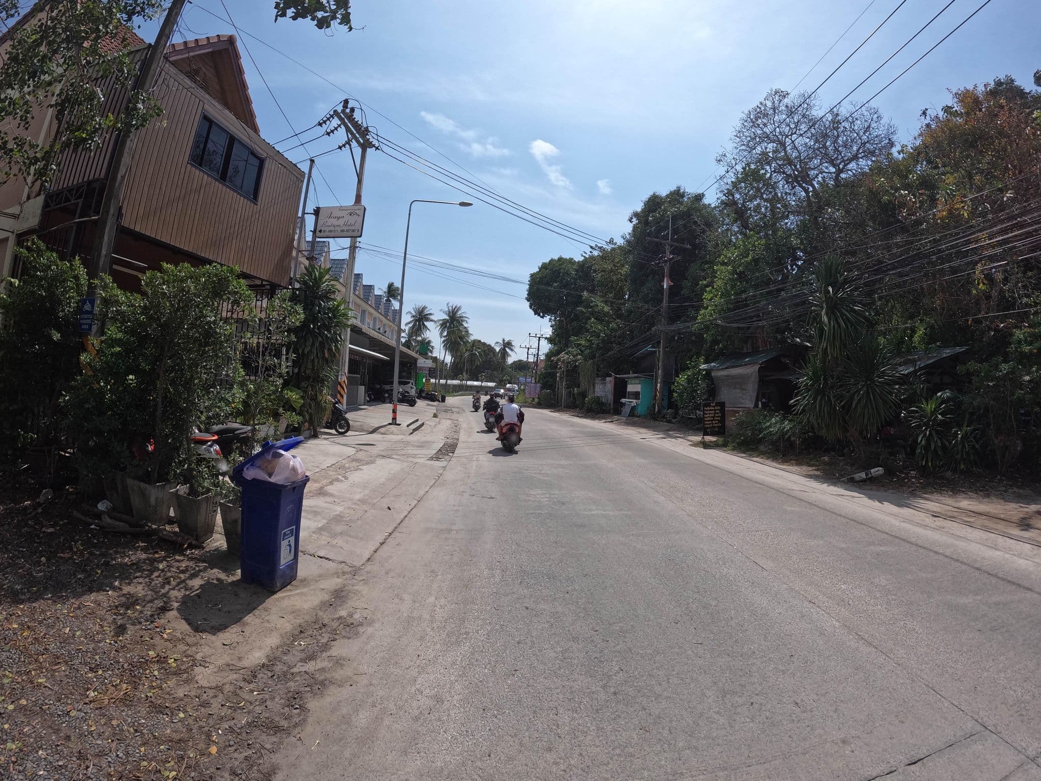Street view near พชร เกสเฮ้าส์, Ko Pha Ngan — © lucomsky (CC BY-SA · Mapillary)