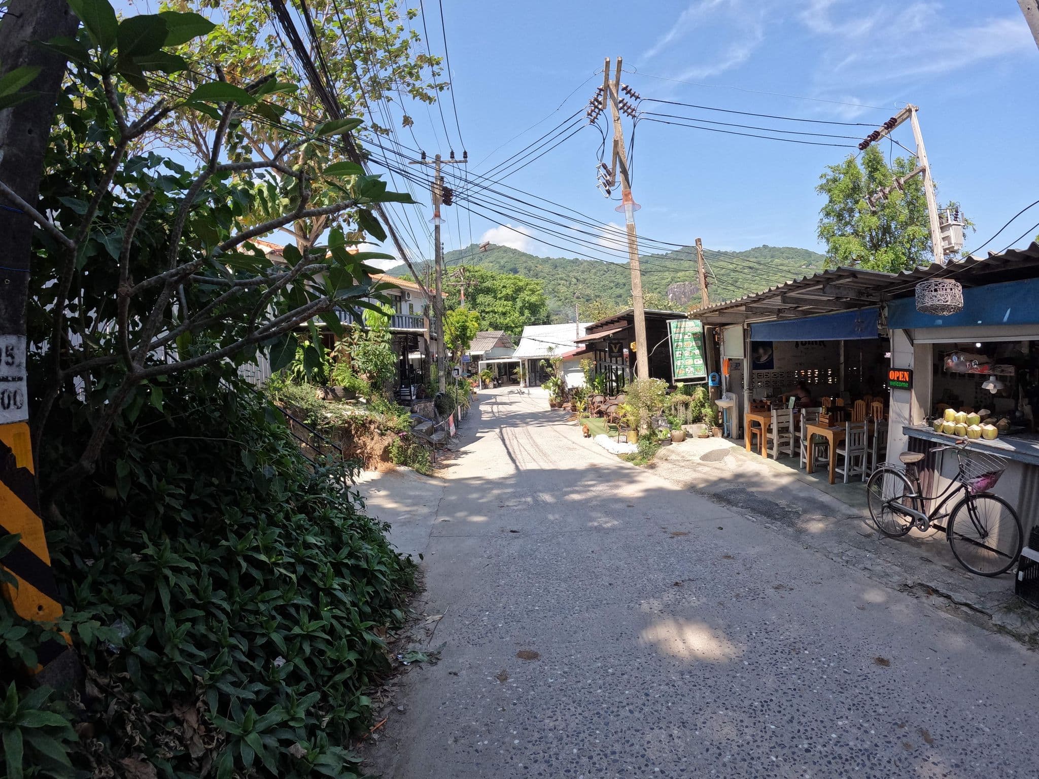 Street view near Hostel Koh Phangan, Ko Pha Ngan — © lucomsky (CC BY-SA · Mapillary)
