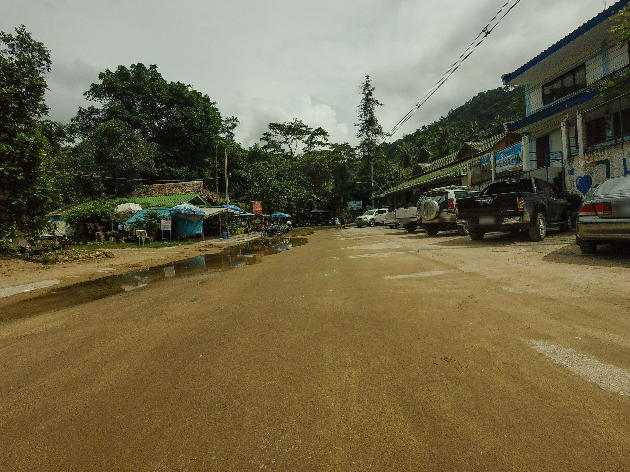 Street view near Baan Hinlad Home and Hostel, Ko Samui — © esario (CC BY-SA · Mapillary)