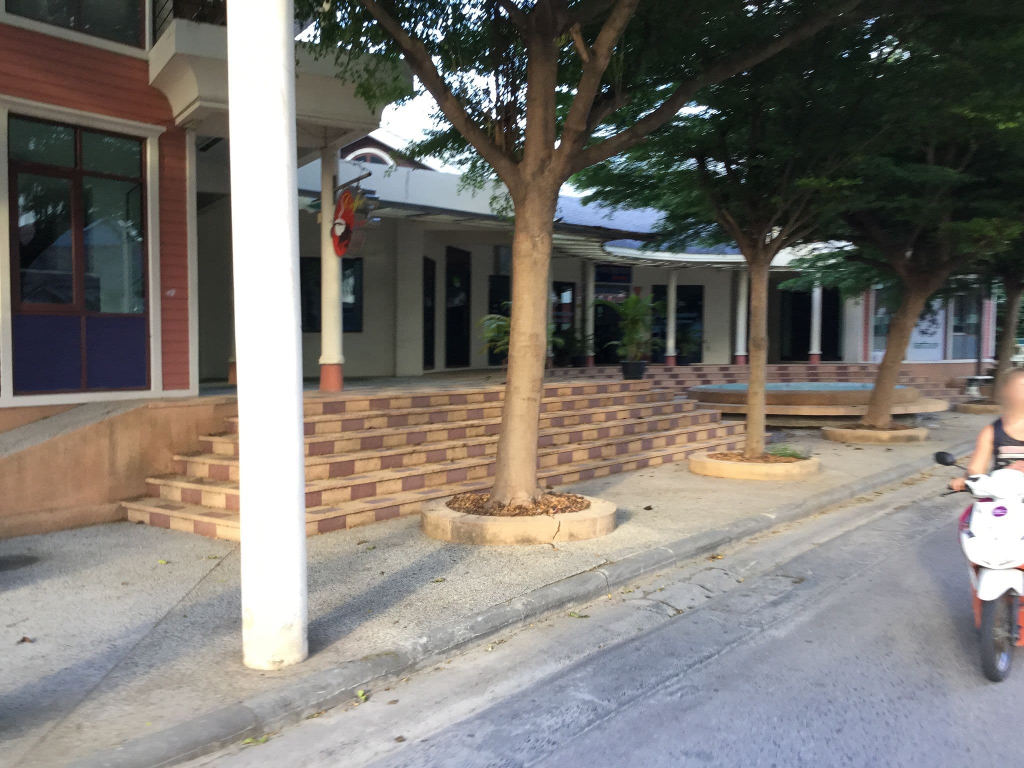 Street view near Center point Hotel Koh Phangan, Ko Pha Ngan — © mapconcierge (CC BY-SA · Mapillary)
