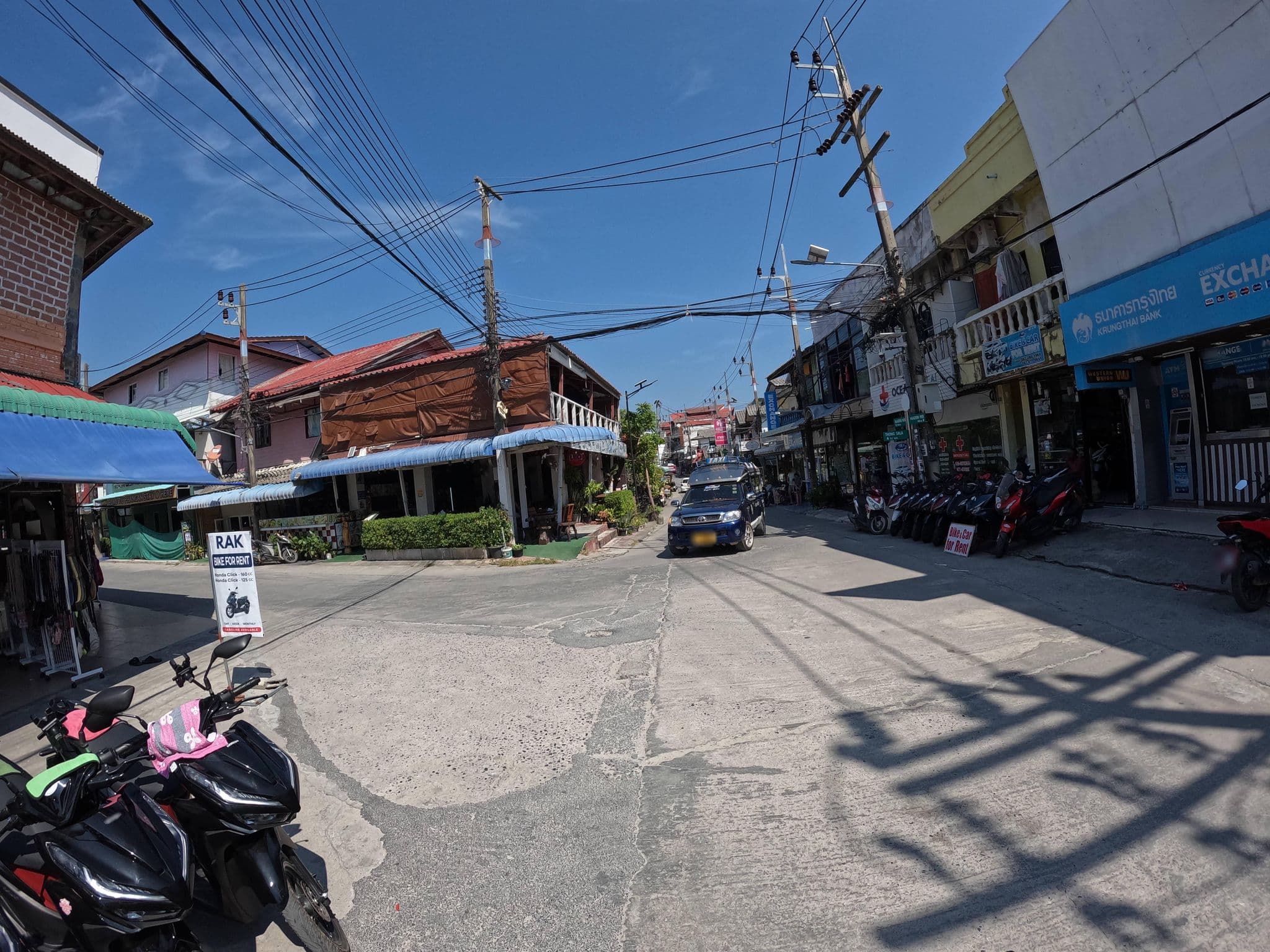 Street view near Phu Pha Bungalovs-Hotel, Ko Pha Ngan — © lucomsky (CC BY-SA · Mapillary)