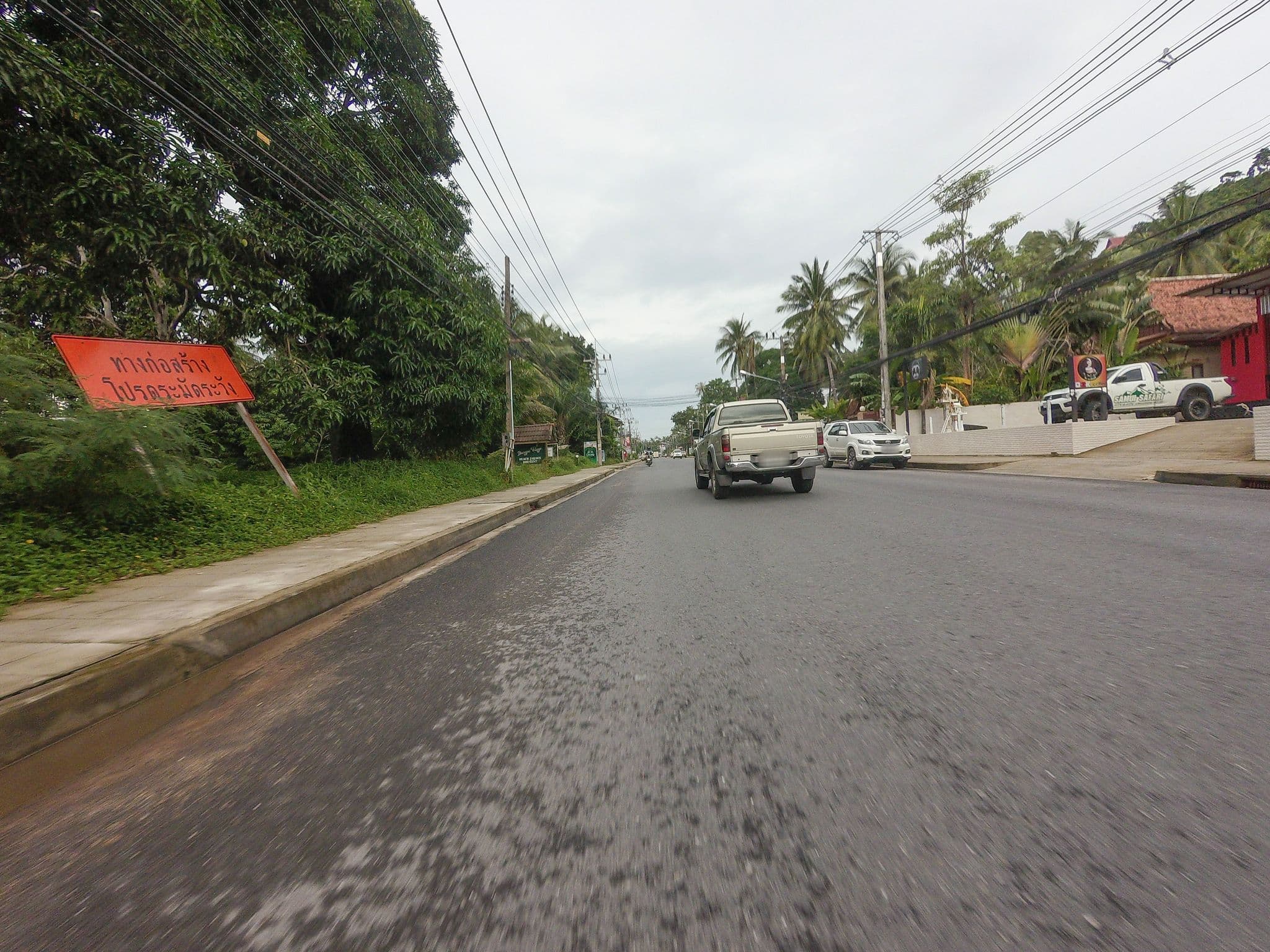 Street view near บางปอ วิลเลจ, Ko Samui — © esario (CC BY-SA · Mapillary)