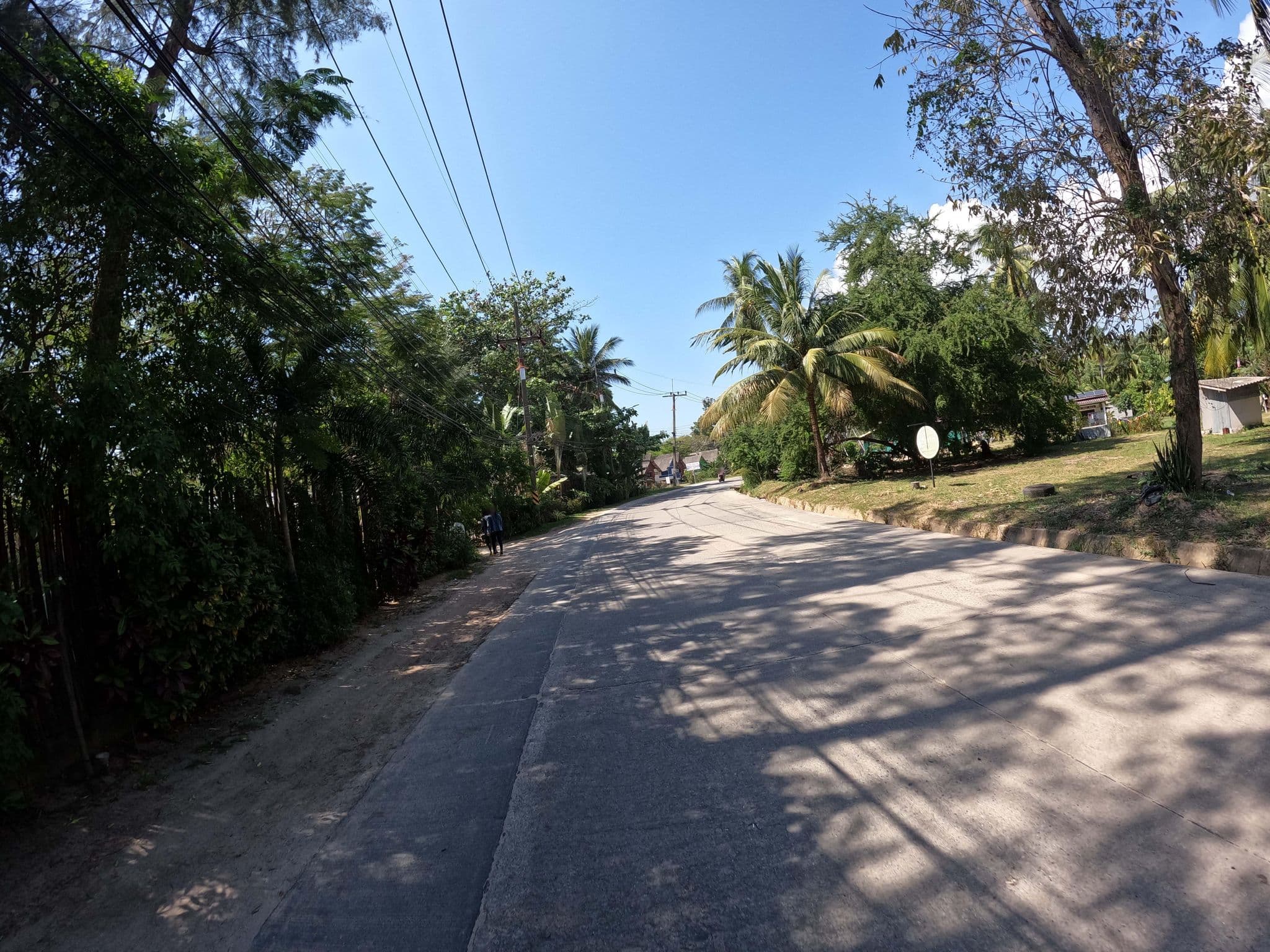 Street view near Phangan Bungalows, Ko Pha Ngan — © lucomsky (CC BY-SA · Mapillary)