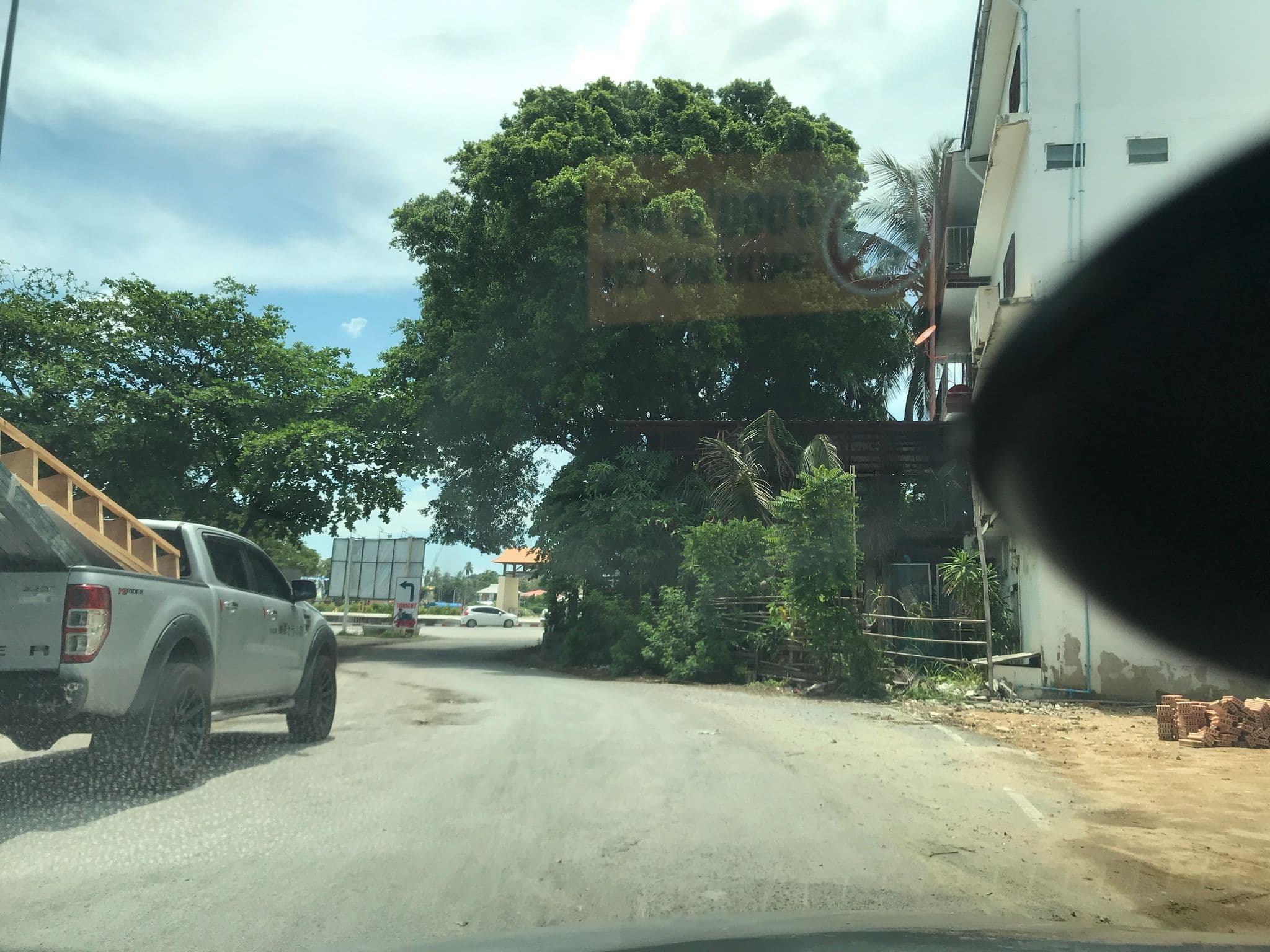 Street view near Emb@ssy, Ko Samui — © kchere16 (CC BY-SA · Mapillary)
