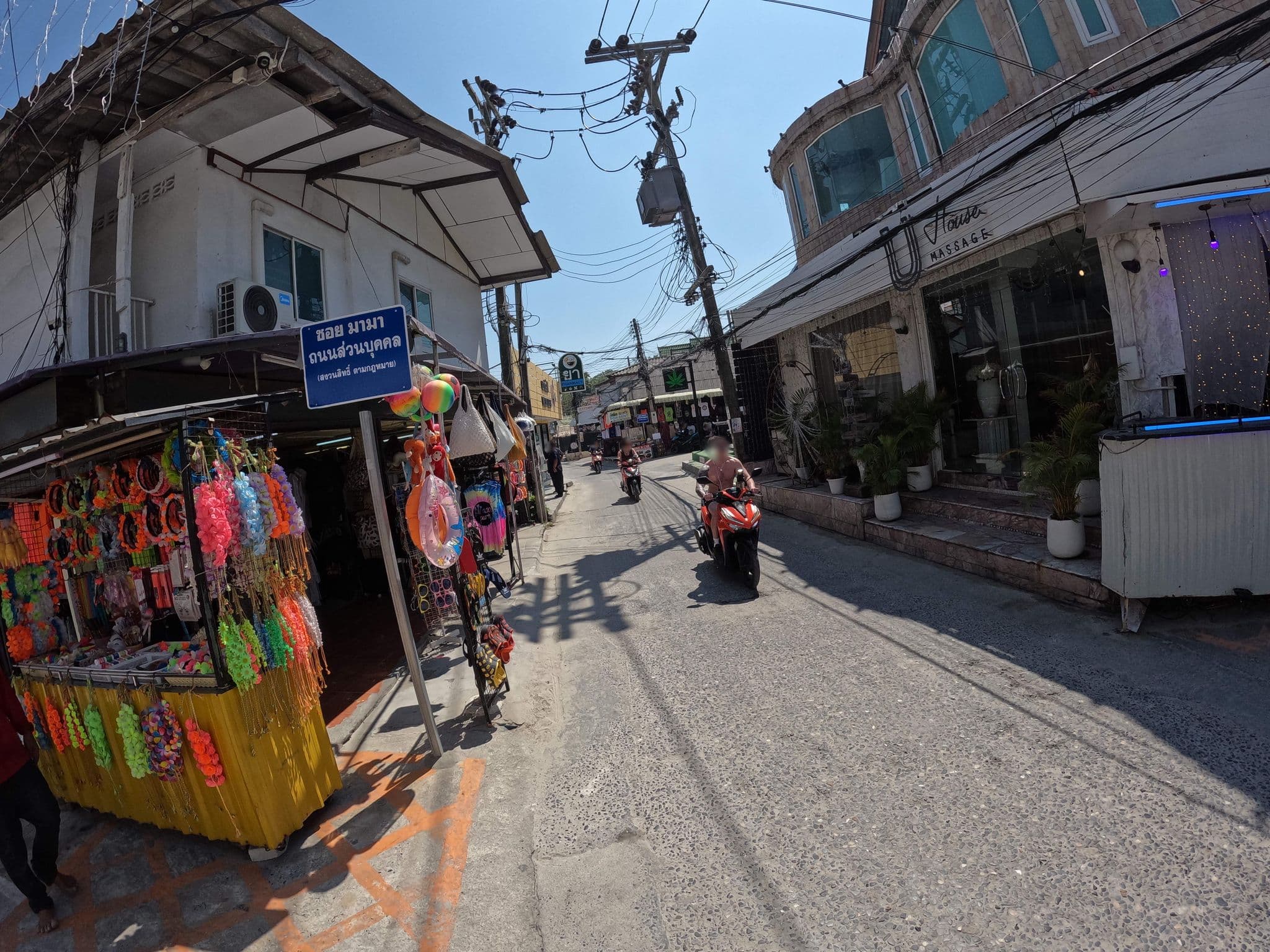 Street view near Medilaef Hotel, Ko Pha Ngan — © lucomsky (CC BY-SA · Mapillary)