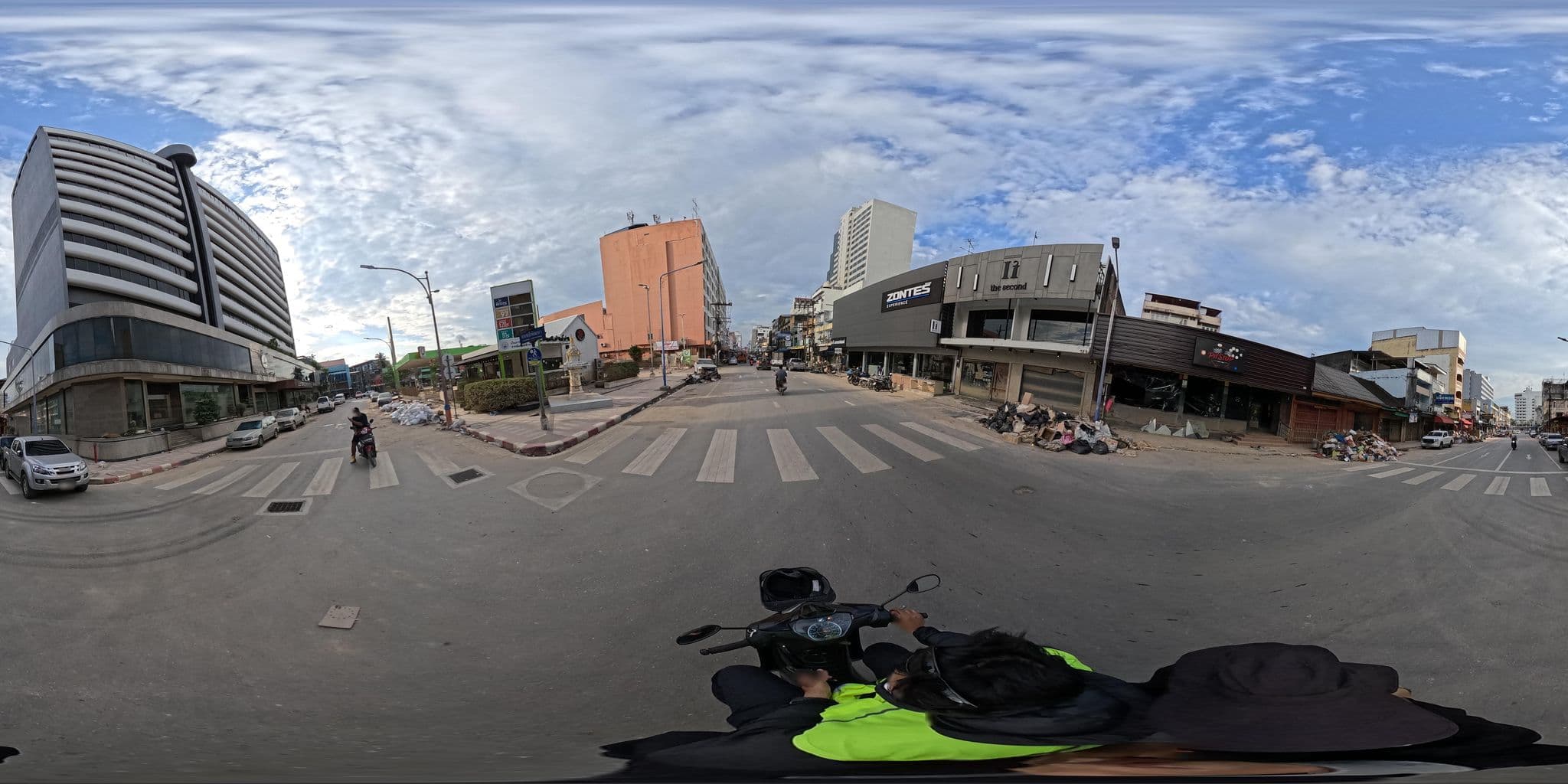 Street view near Lee Gardens Hotel (โรงแรมลีการ์เดนส์), Hat Yai — © PMU-B (CC BY-SA · Mapillary)