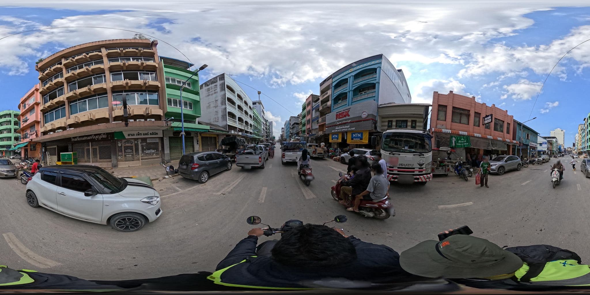 Street view near โรงแรมโกลเด้นคราวพลาซ่า, Hat Yai — © PMU-B (CC BY-SA · Mapillary)