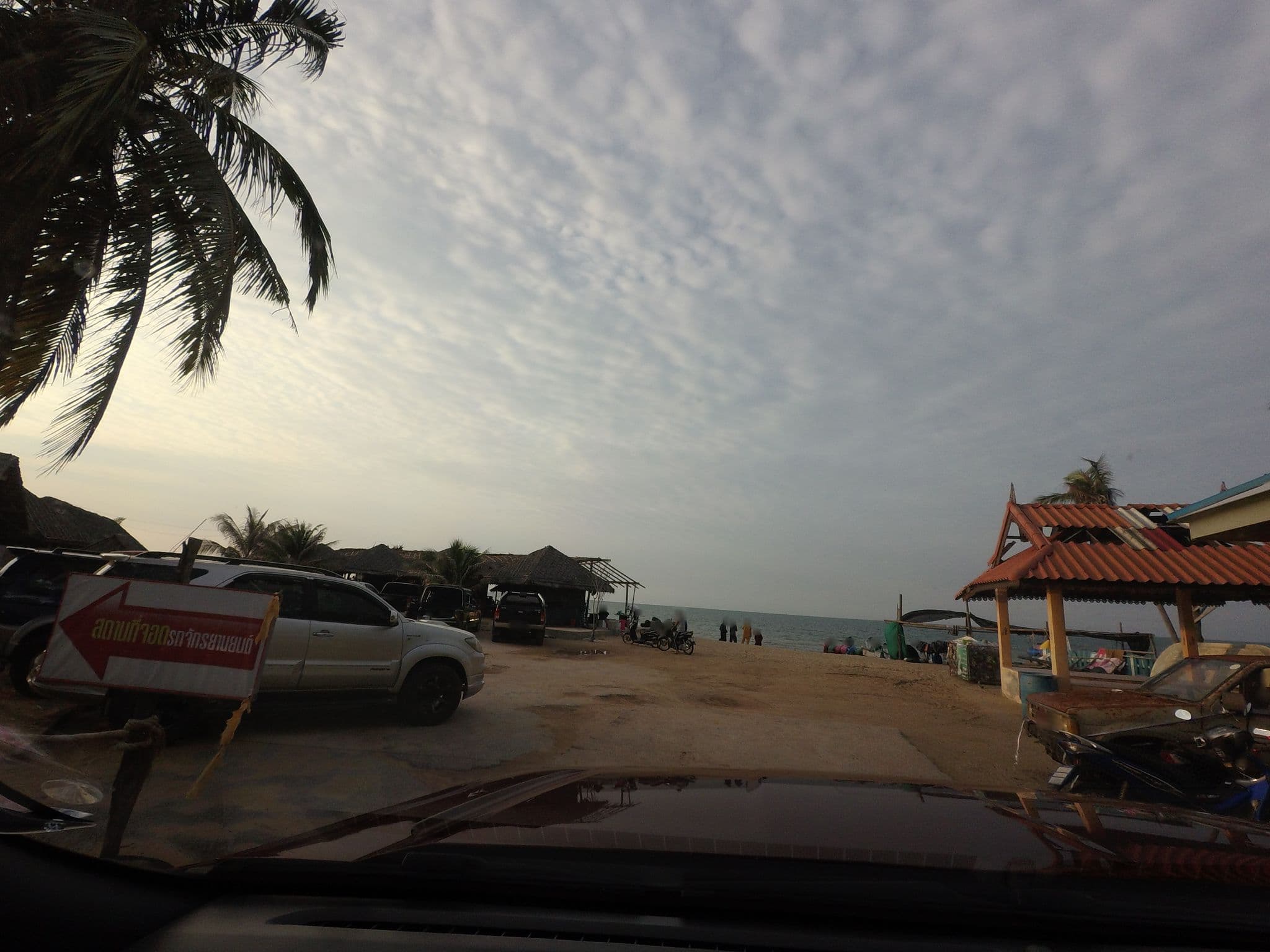 Street view near บ้านไม้ริมทะเล, Yaring — © mishari (CC BY-SA · Mapillary)