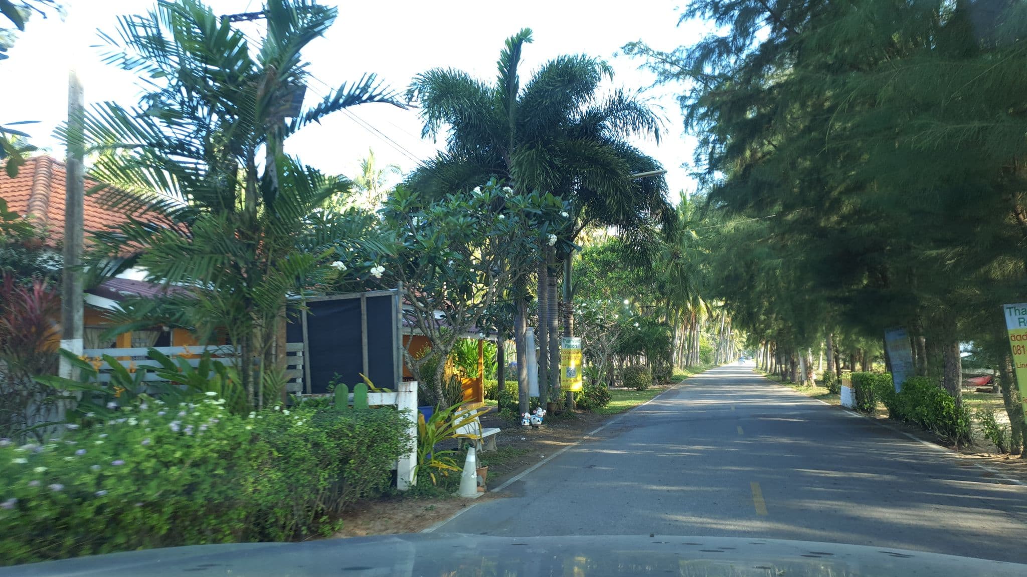 Street view near Khao Bankrut Beach and Resort, Bang Saphan — © jrcarlsen (CC BY-SA · Mapillary)