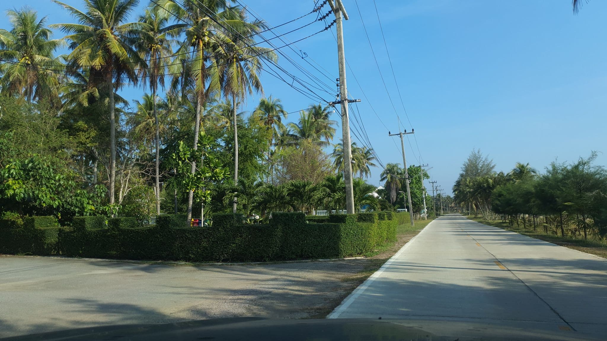 Street view near บ้านไกลหนาว, Bang Saphan — © jrcarlsen (CC BY-SA · Mapillary)