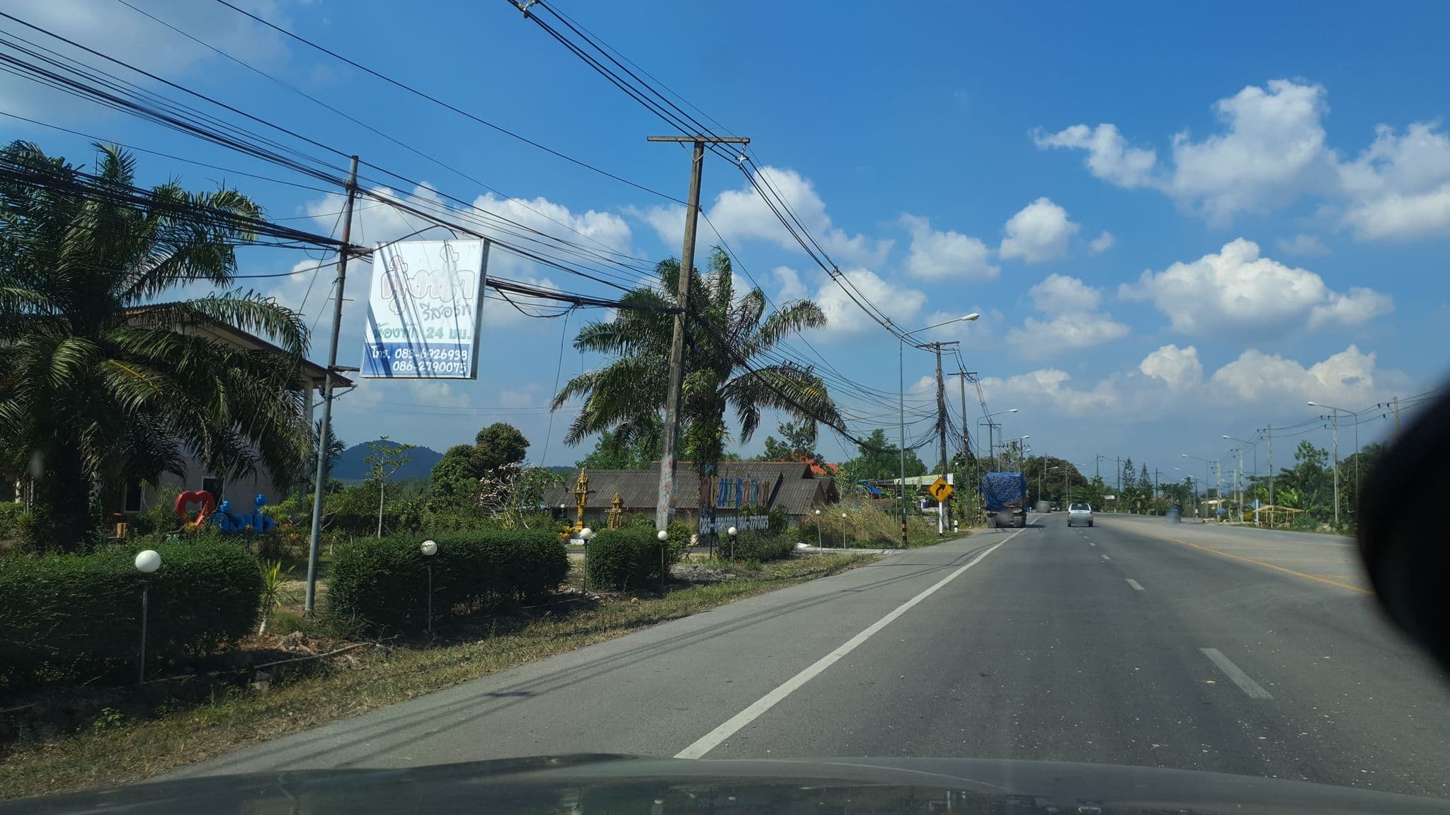 Street view near คุ้งน้ำรีสอร์ท, Chumphon — © jrcarlsen (CC BY-SA · Mapillary)