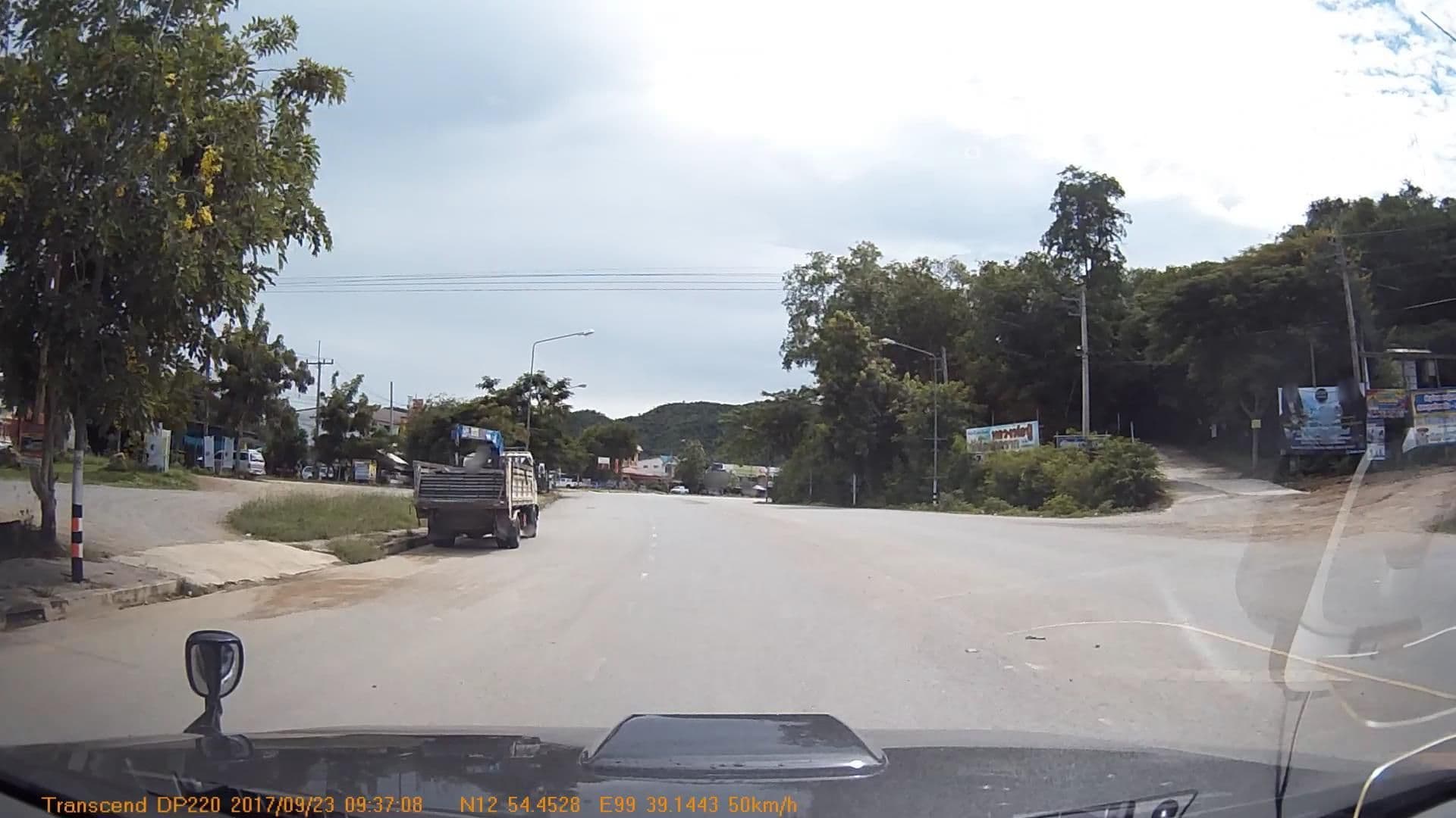 Street view near บ้านแสงจันทร์2, Tha Yang — © mapcreator (CC BY-SA · Mapillary)