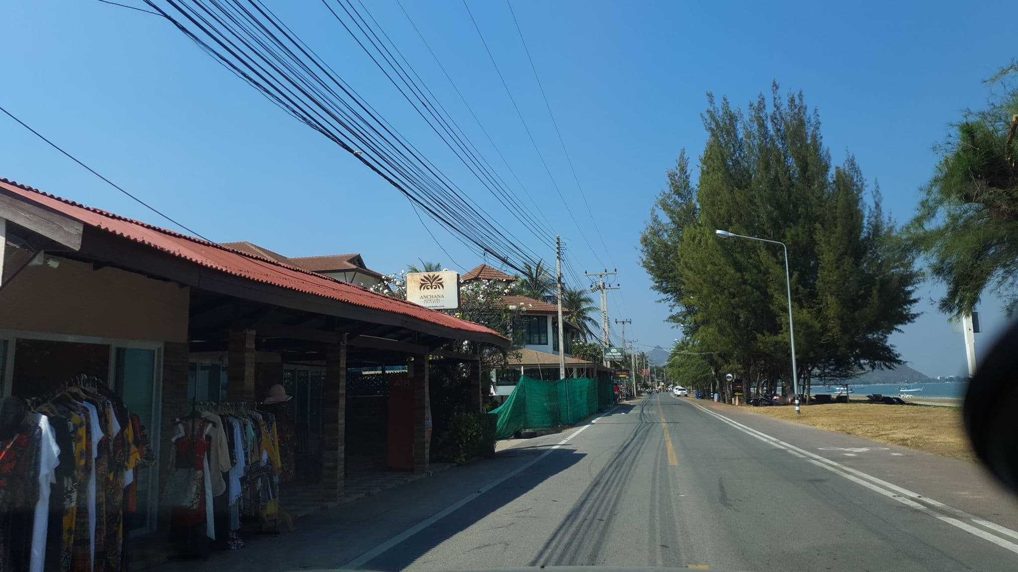 Street view near บ้านพักป้าตุ๊ อาหารทะเลสด, Sam Roi Yot — © jrcarlsen (CC BY-SA · Mapillary)