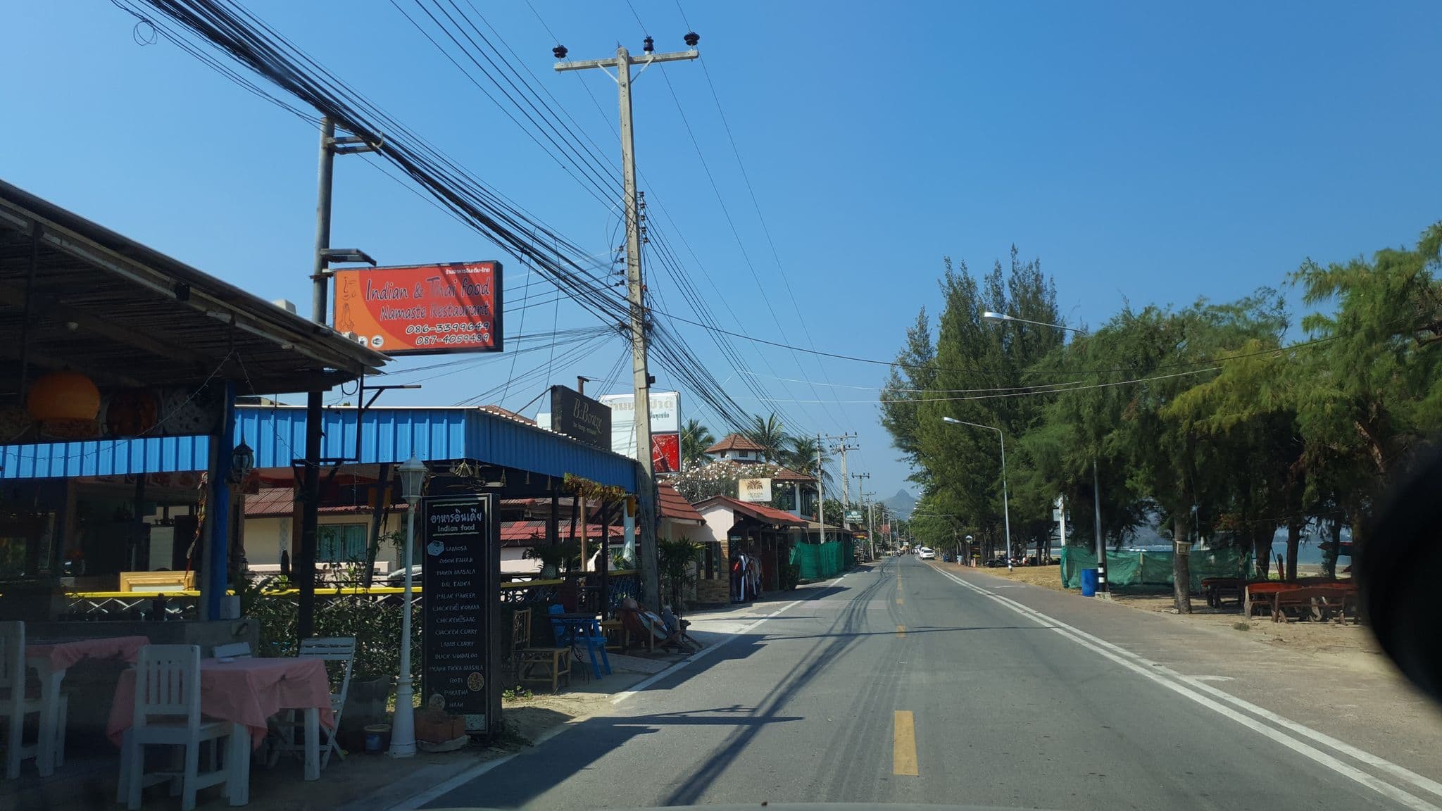 Street view near อัญชนารีสอร์ทแอนด์สปา ปราณบุรี, Sam Roi Yot — © jrcarlsen (CC BY-SA · Mapillary)