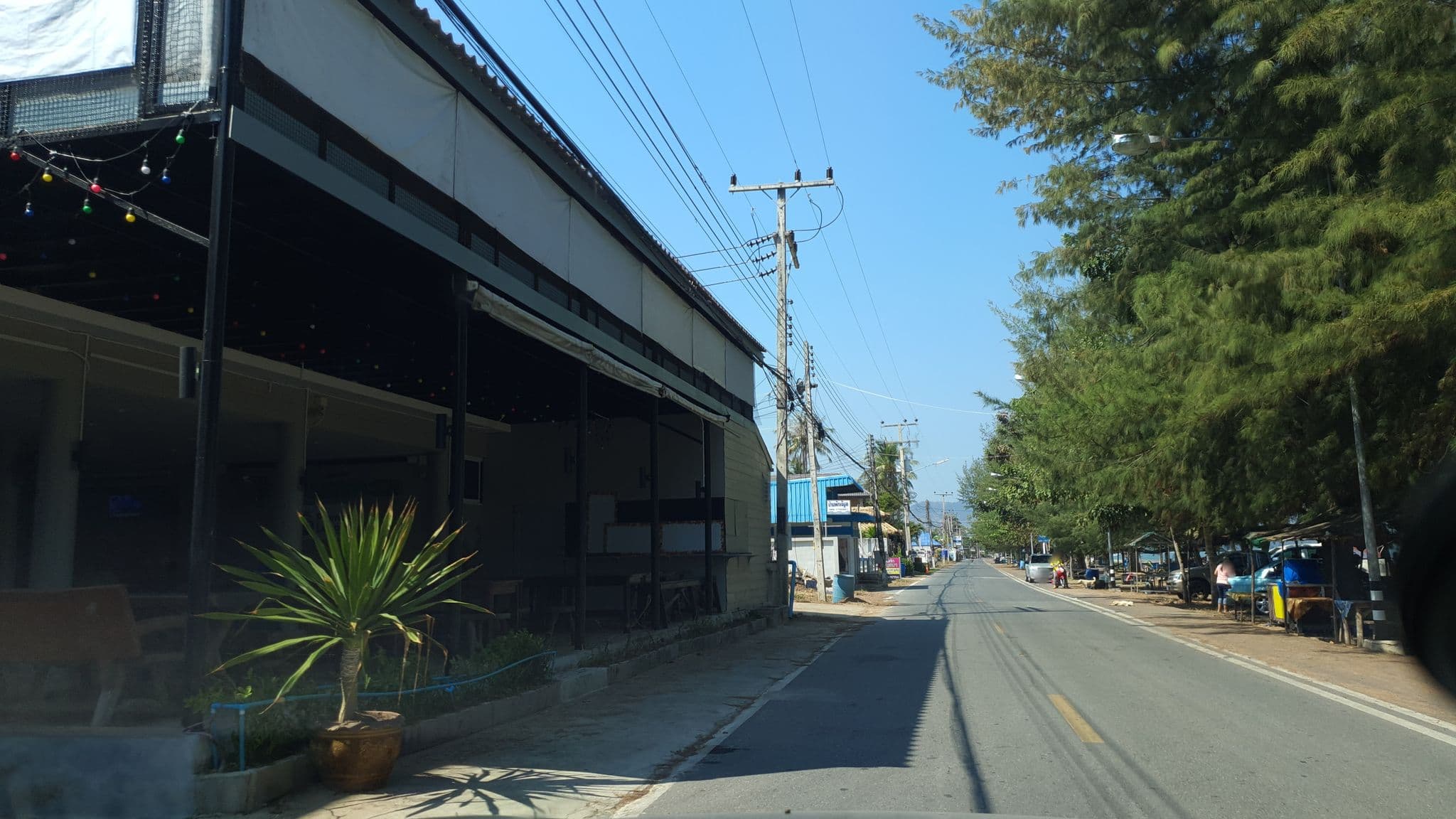 Street view near Baanruktalay Resort (บ้านรักทะเล รีสอร์ท), Sam Roi Yot — © jrcarlsen (CC BY-SA · Mapillary)