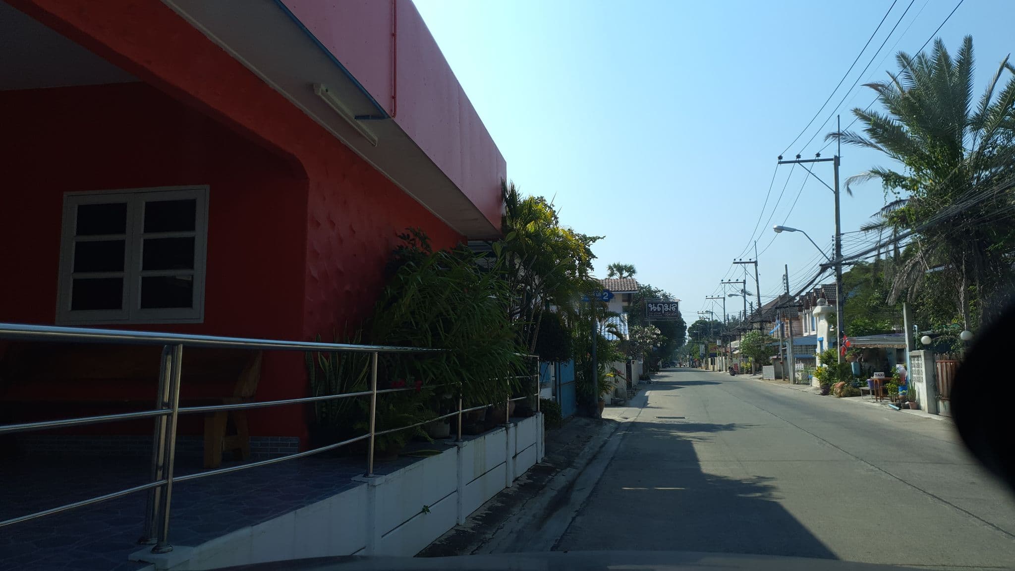 Street view near บ้านพักใบเฟิร์น, Cha-am — © jrcarlsen (CC BY-SA · Mapillary)