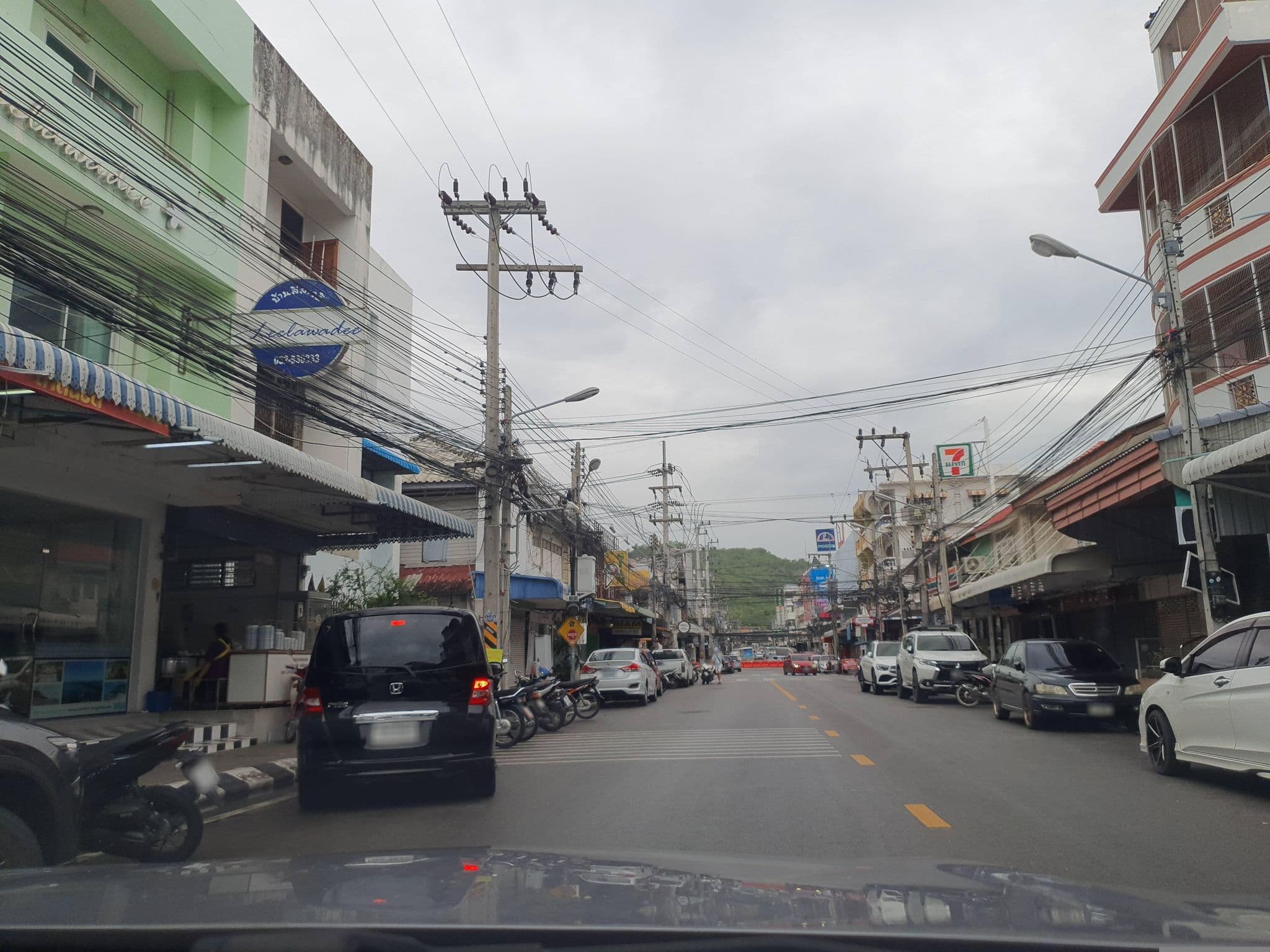 Street view near Oskar's Guesthouse, Hua Hin — © jrcarlsen (CC BY-SA · Mapillary)