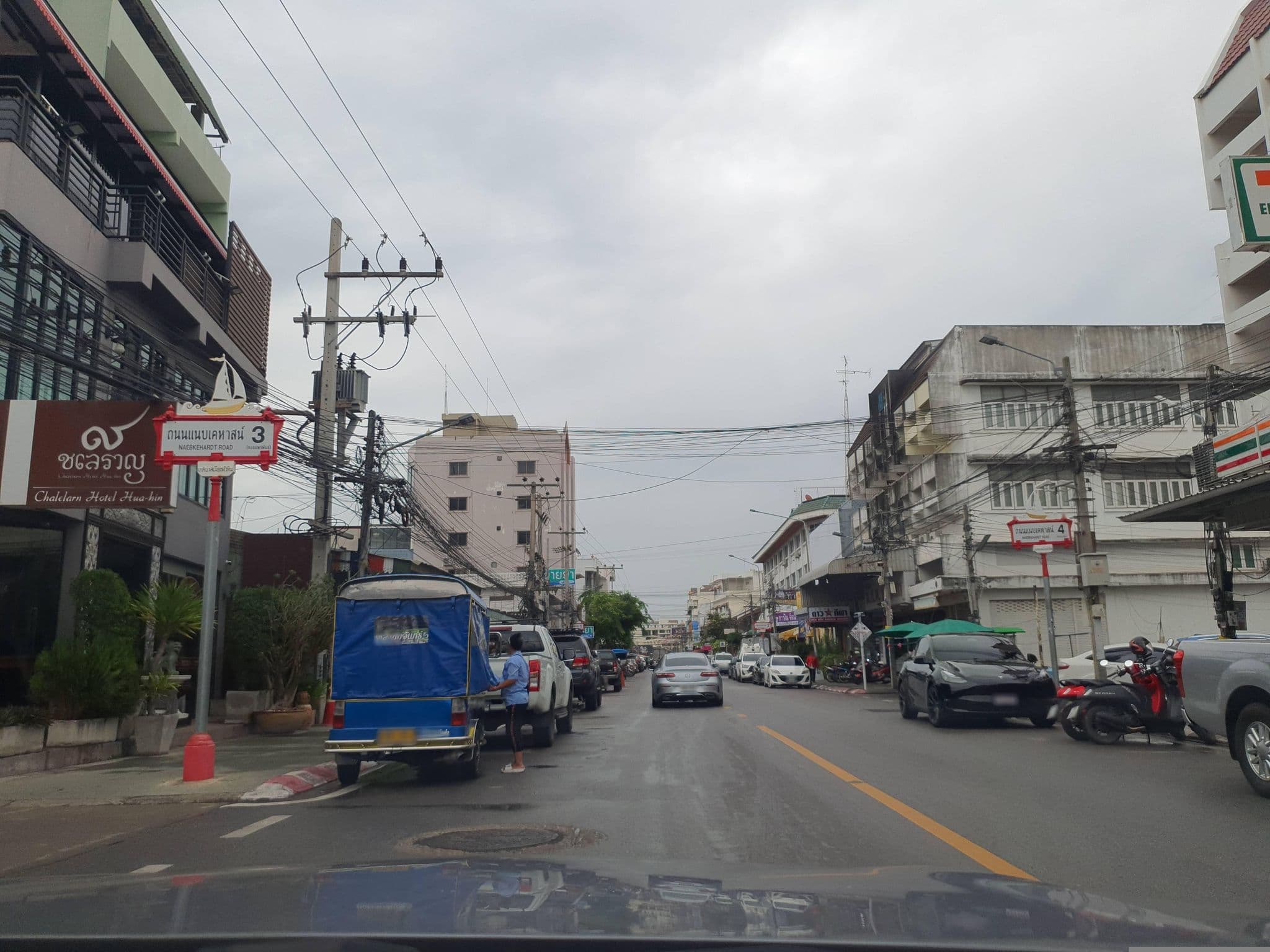 Street view near Breakfast Area @ Chalelarn Hotel, Hua Hin — © jrcarlsen (CC BY-SA · Mapillary)