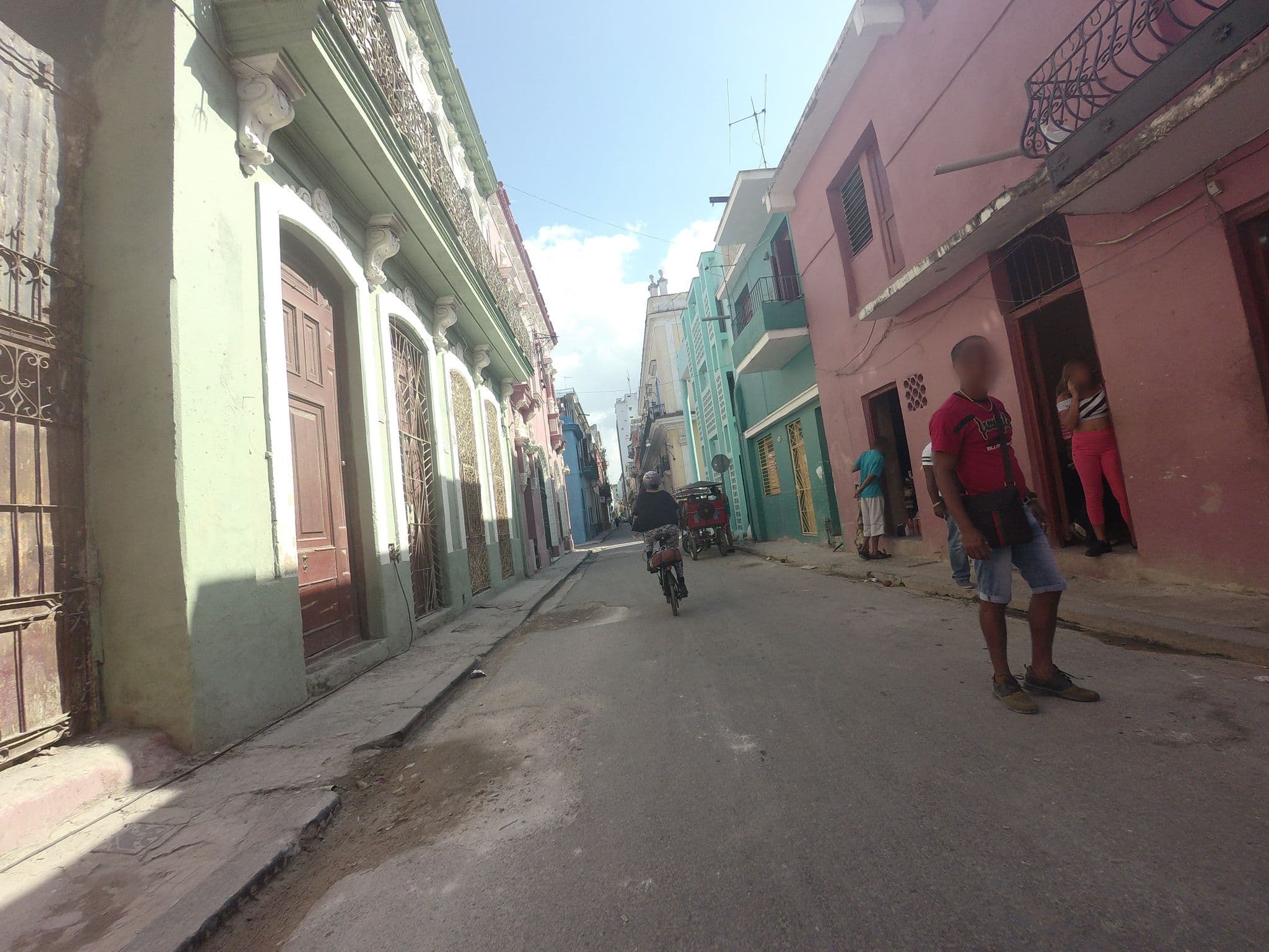 Street view near Casa La Habana Vieja, La Habana Vieja
