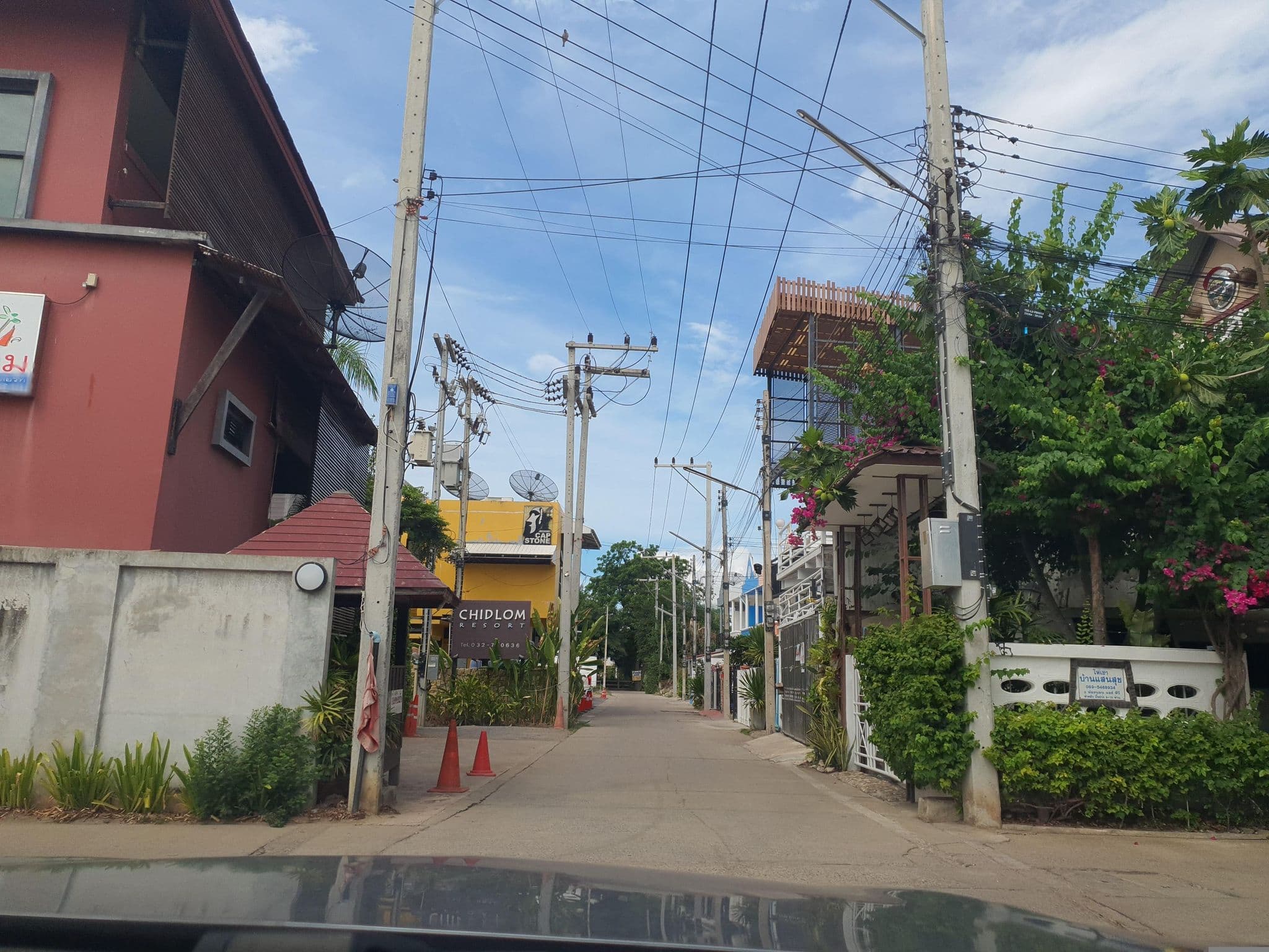 Street view near ชิดลม รีสอร์ท, Phetchaburi — © jrcarlsen (CC BY-SA · Mapillary)
