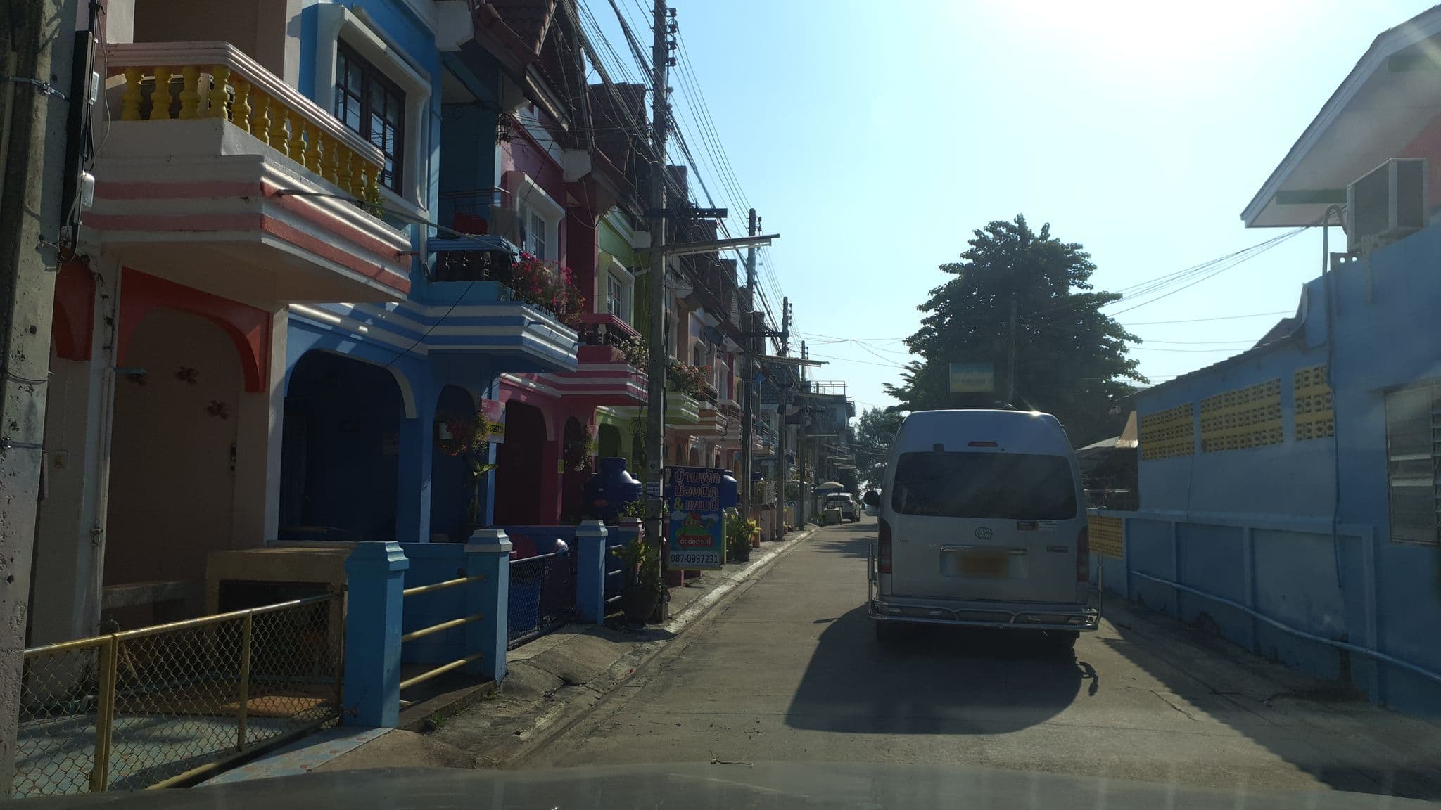 Street view near บังกะโลเพิ่มสุขชะอำ, Cha-am — © jrcarlsen (CC BY-SA · Mapillary)