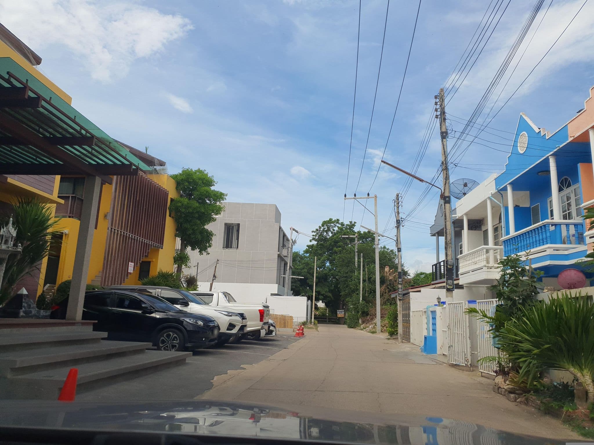 Street view near Capstone Resort, Phetchaburi — © jrcarlsen (CC BY-SA · Mapillary)