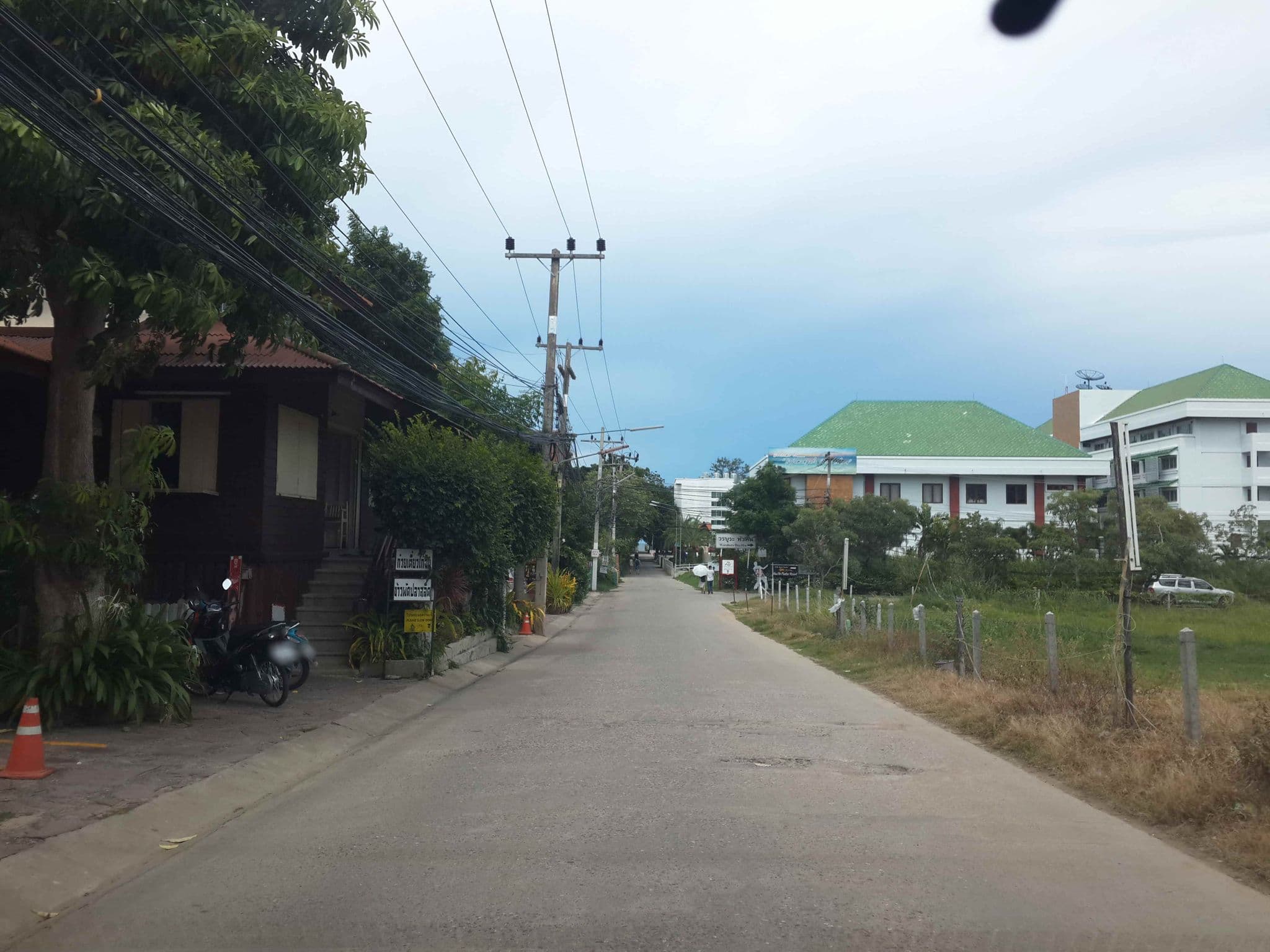 Street view near โรงแรมบ้านดวงแก้ว, Hua Hin — © mishari (CC BY-SA · Mapillary)