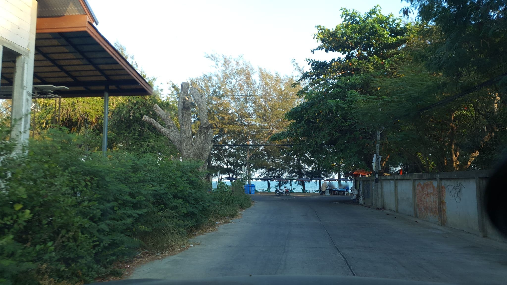 Street view near ชะอำริมเล ชายหาดชะอำ, Cha-am — © jrcarlsen (CC BY-SA · Mapillary)
