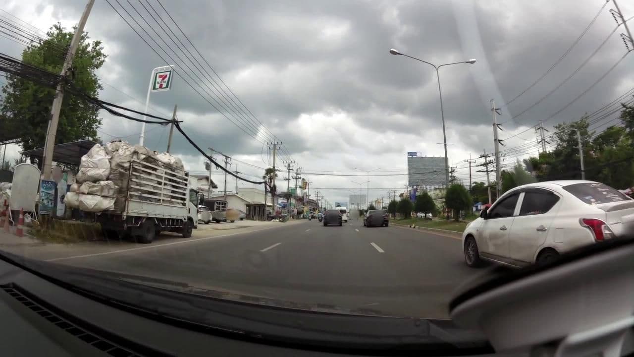 Street view near Centra By Centara Cha-Am Beach Resort Hua Hin, Cha-am — © rariyaso (CC BY-SA · Mapillary)