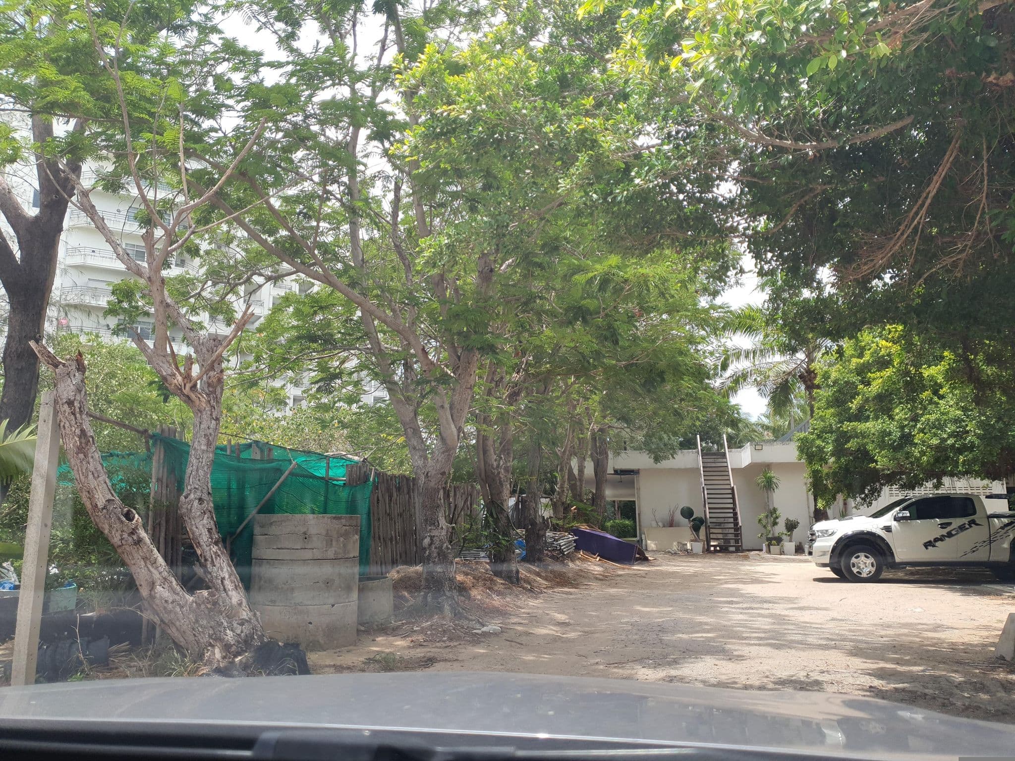 Street view near Novotel Hua Hin Cha Am Beach Resort and Spa, Cha-am — © jrcarlsen (CC BY-SA · Mapillary)