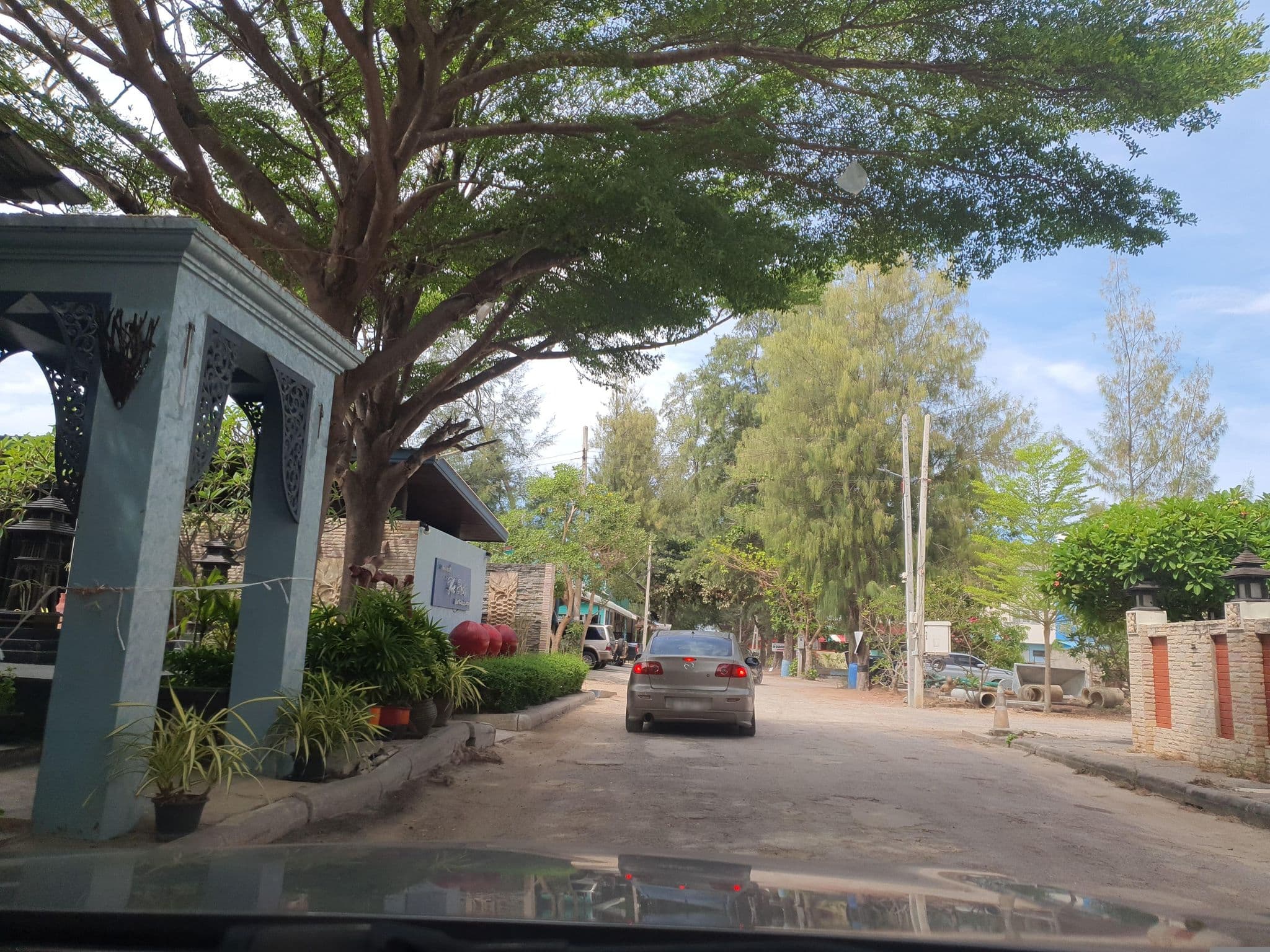 Street view near Puek Tein Sea View, Tha Yang — © jrcarlsen (CC BY-SA · Mapillary)