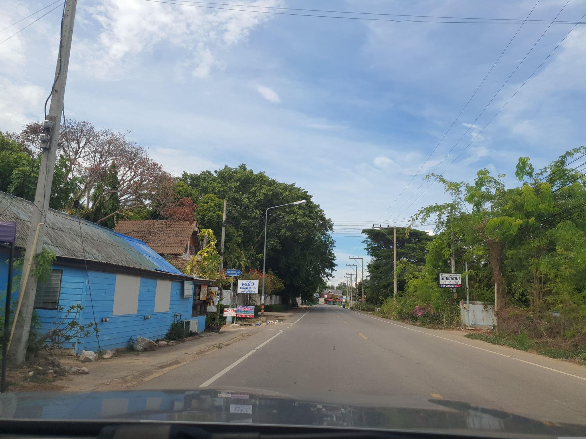 Street view near บ้านเม็ดทราย, Tha Yang — © jrcarlsen (CC BY-SA · Mapillary)
