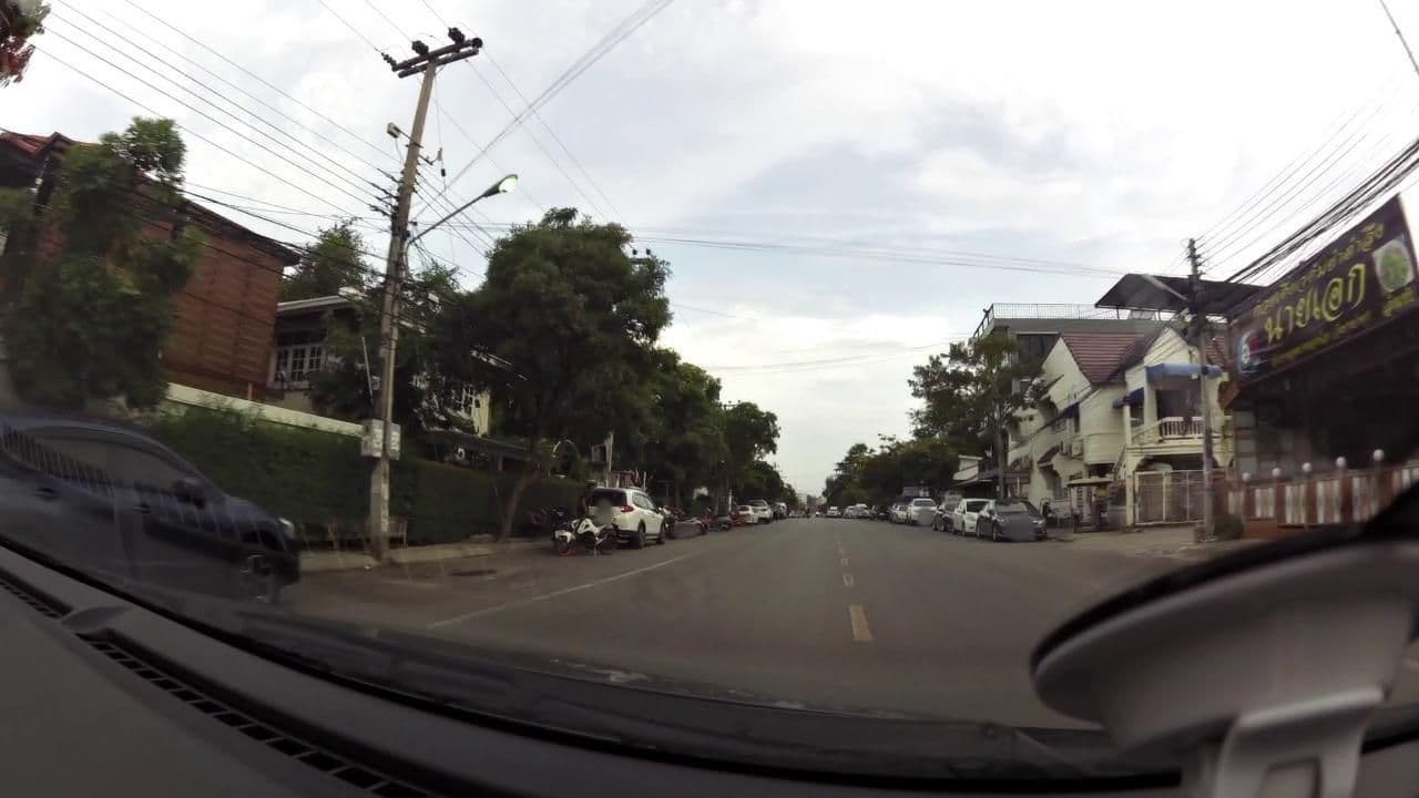 Street view near บ้านสถานี (Baan Satanee), Hua Hin — © rariyaso (CC BY-SA · Mapillary)